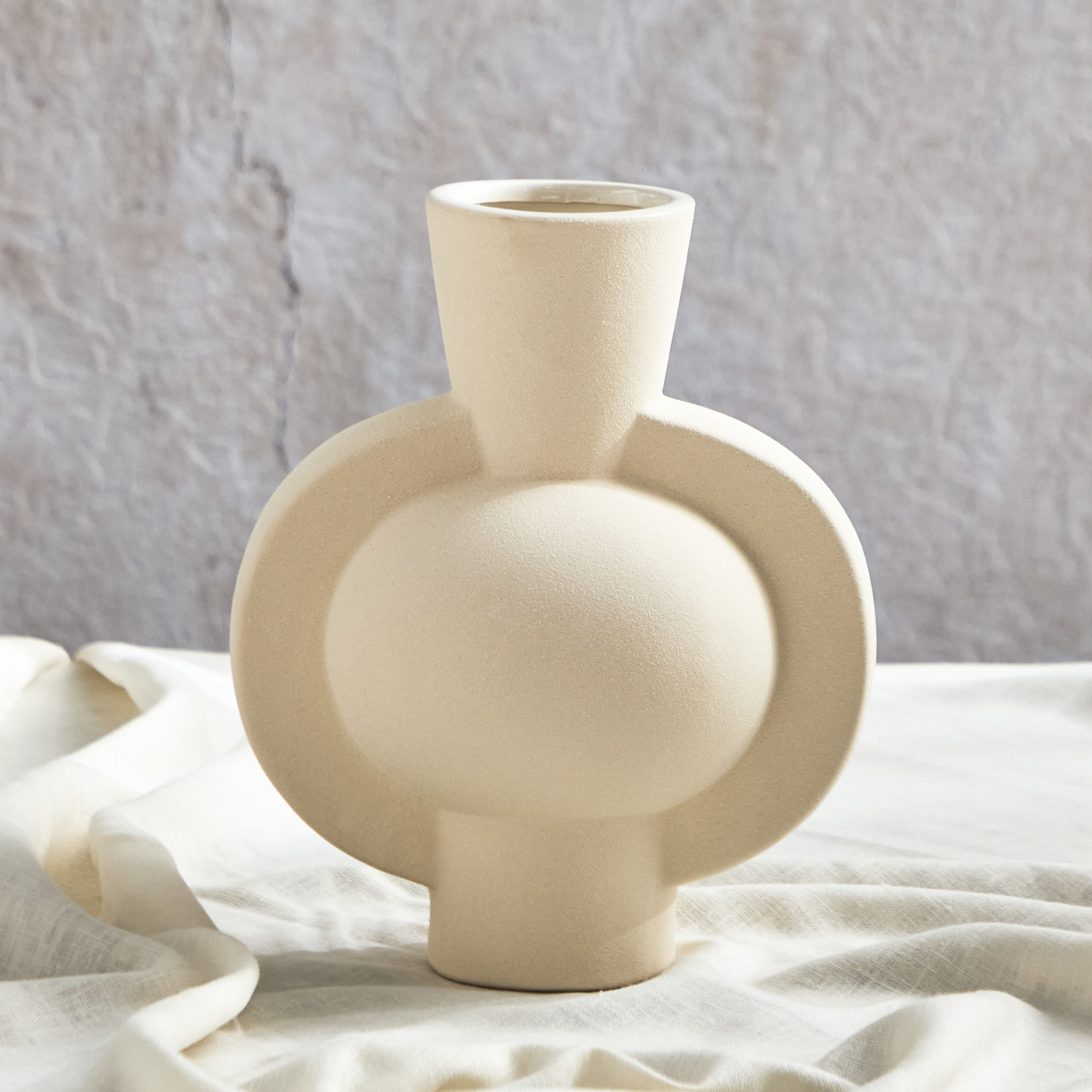 مزهرية سيراميك عضوية من كوين - 19.5x13.7x23.5 سم-hbxbedroom-decorandaccessories-vases-image-2
