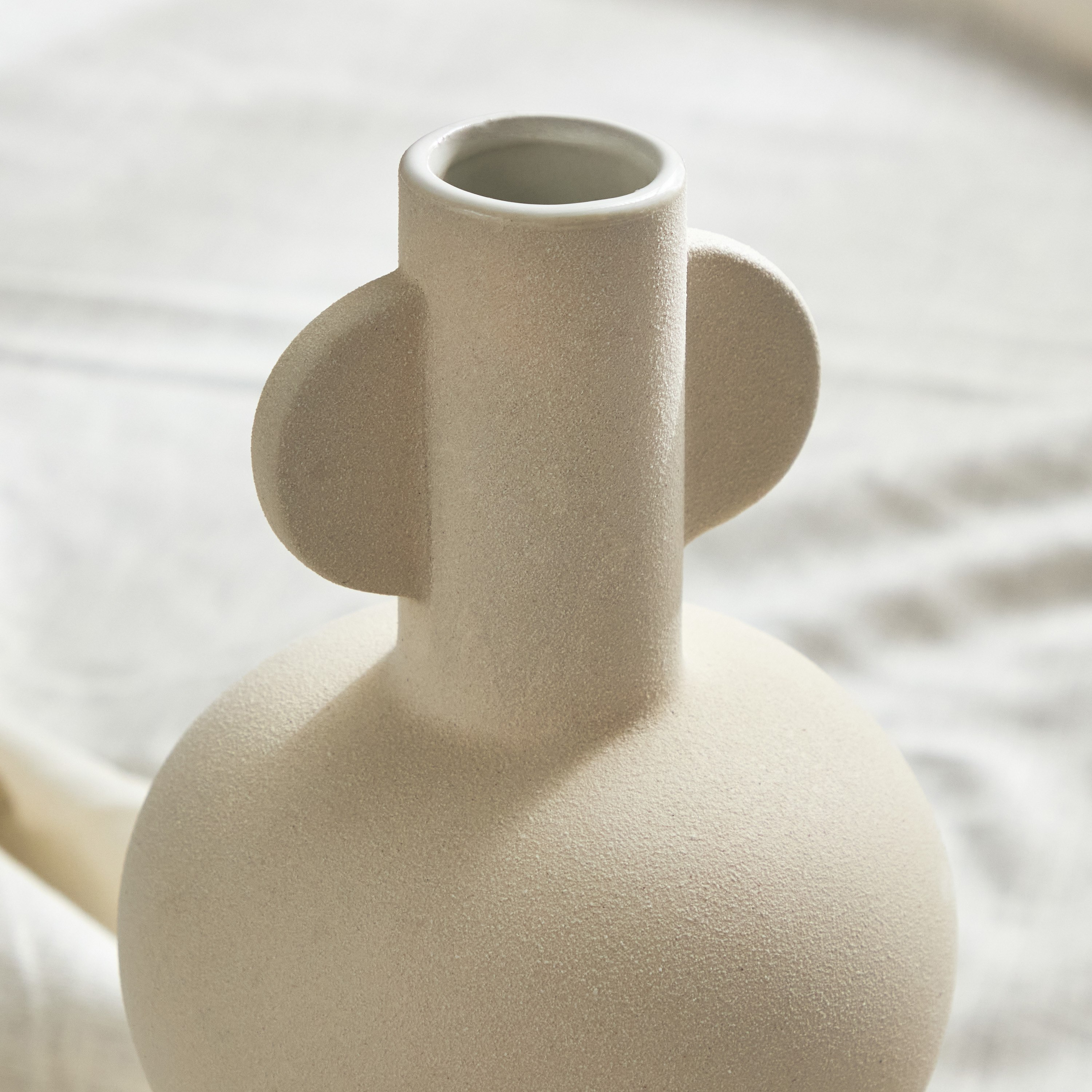 مزهرية سيراميك عضوية من كوين - 14x14x28 سم-hbxbedroom-decorandaccessories-vases-image-3