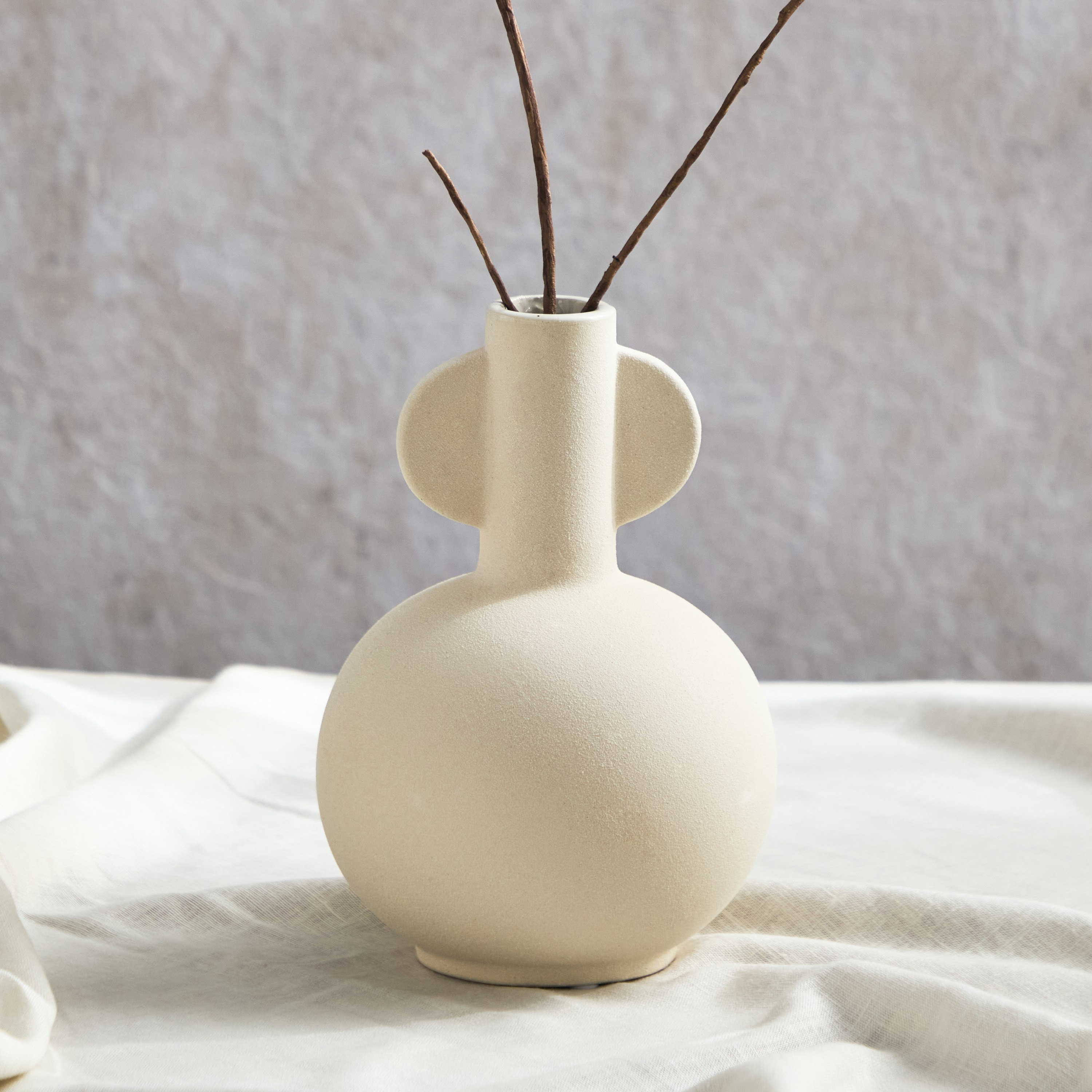 مزهرية سيراميك عضوية من كوين - 14x14x20.7 سم-hbxbedroom-decorandaccessories-vases-image-1