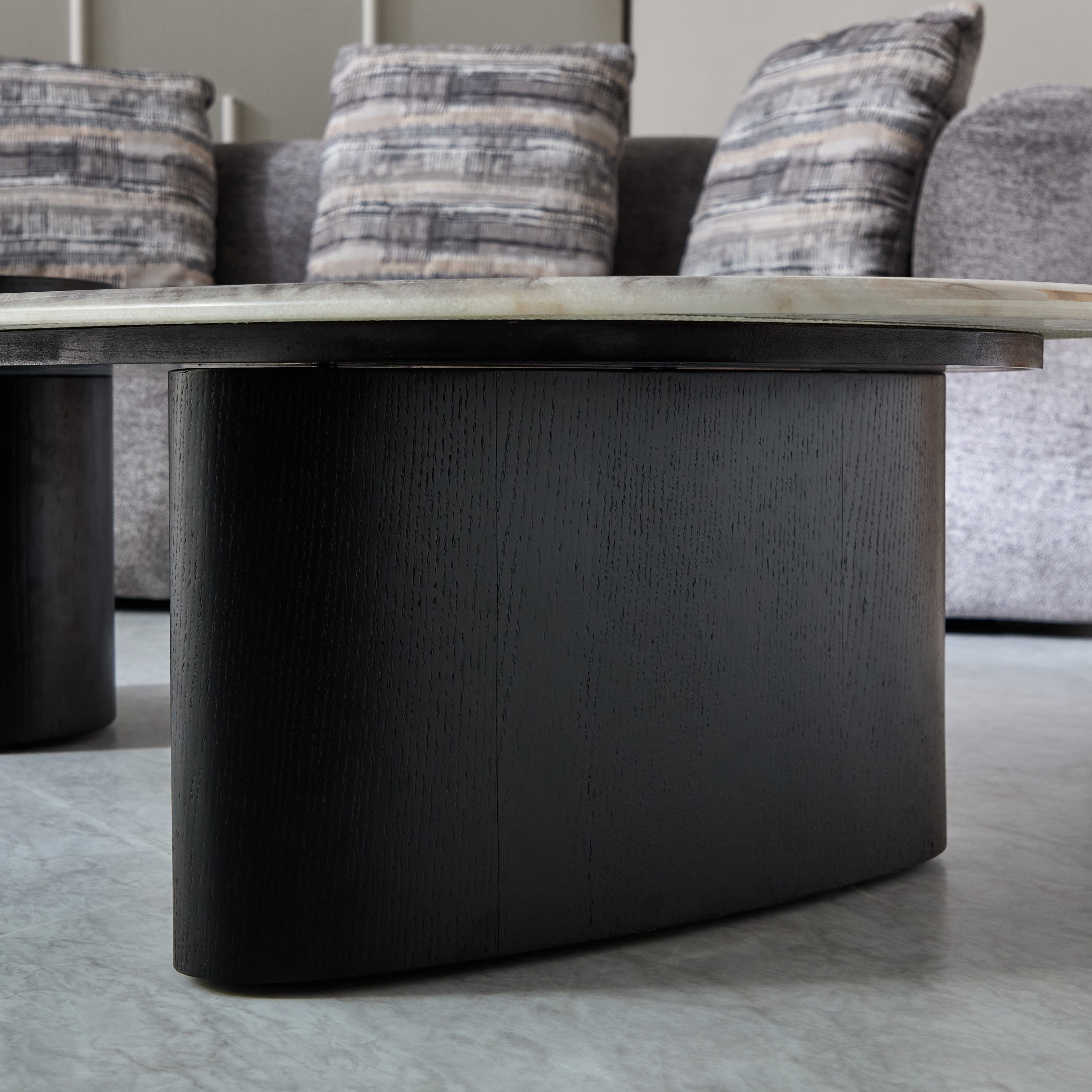 طاولة قهوة بسطح رخام من أفونديل-hbxlivingroom-tablesandstands-coffeetables-image-5