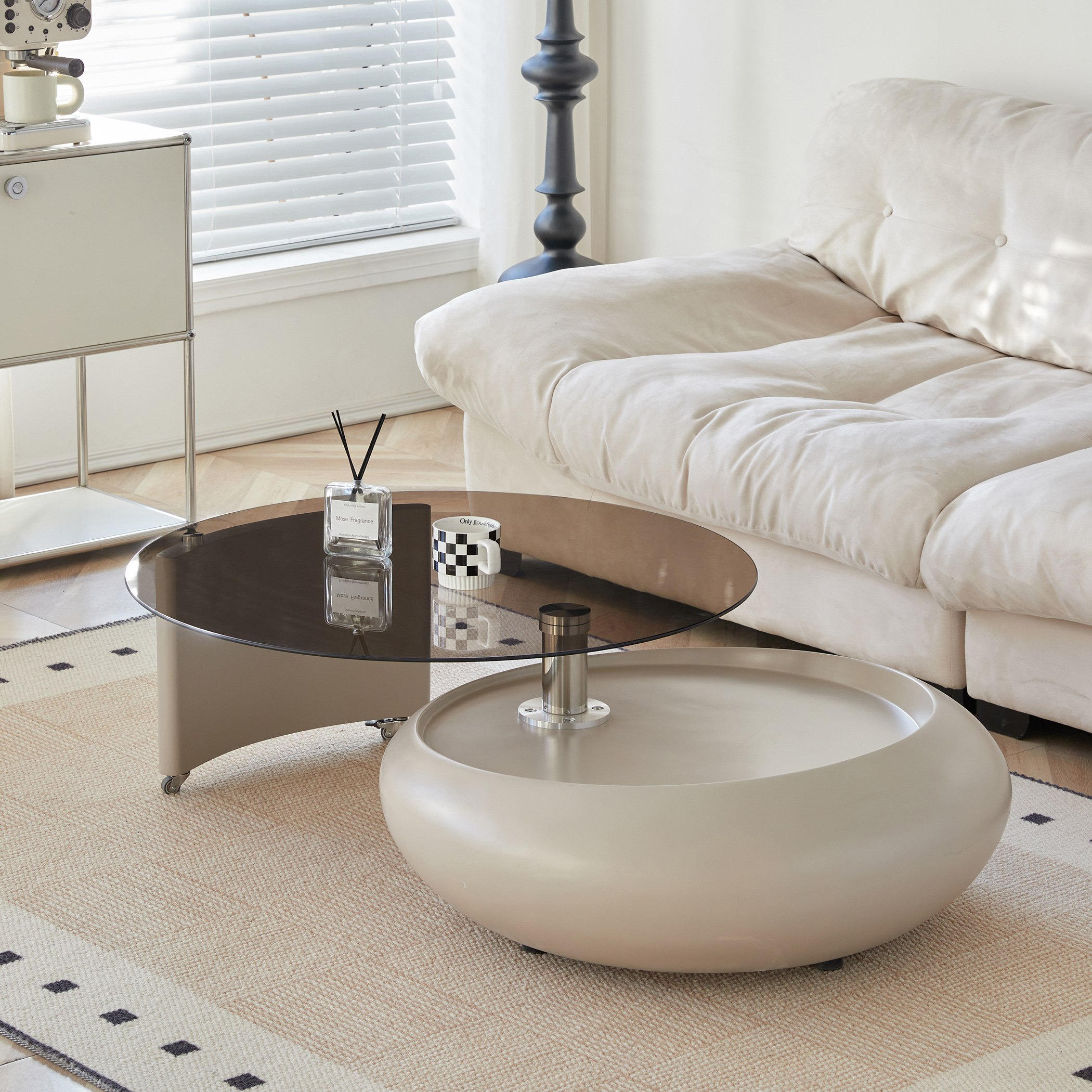طاولة قهوة بسطح زجاج من بلاش-hbxlivingroom-tablesandstands-coffeetables-image-1