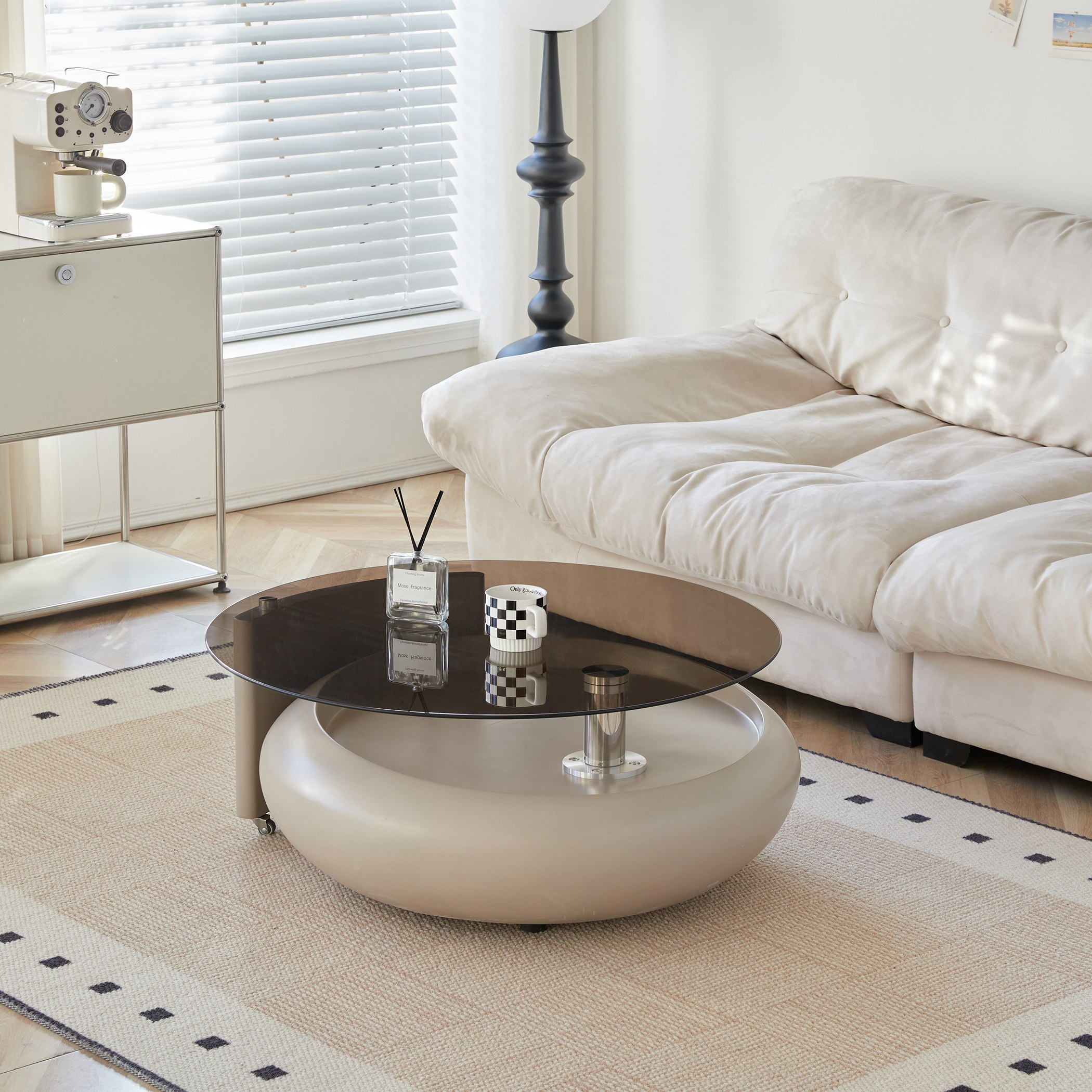 طاولة قهوة بسطح زجاج من بلاش-hbxlivingroom-tablesandstands-coffeetables-image-2