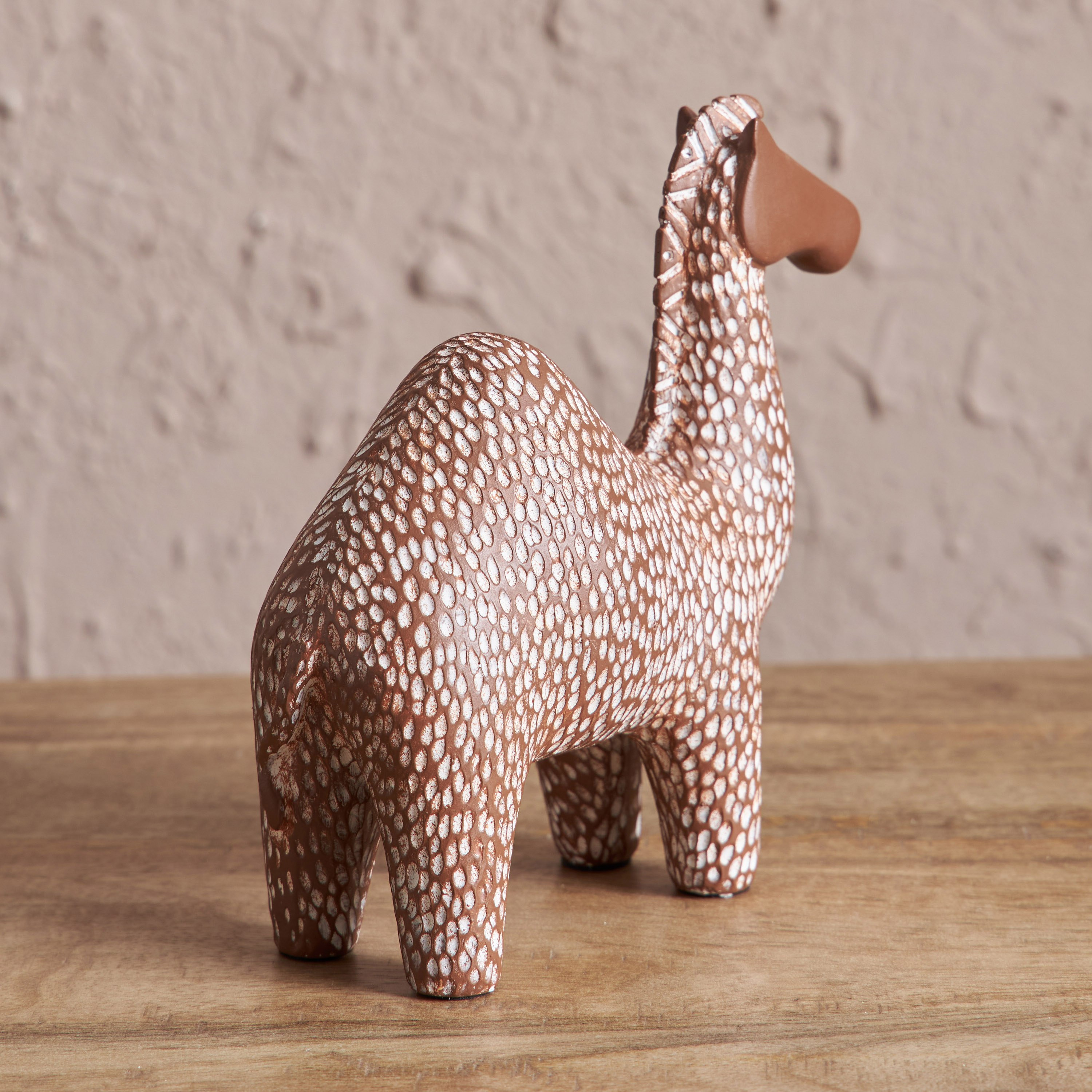 جمل جوز الهند من ريك - 17x7x16.5 سم-hbxhomeware-homedecor-figurinesandornaments-image-2