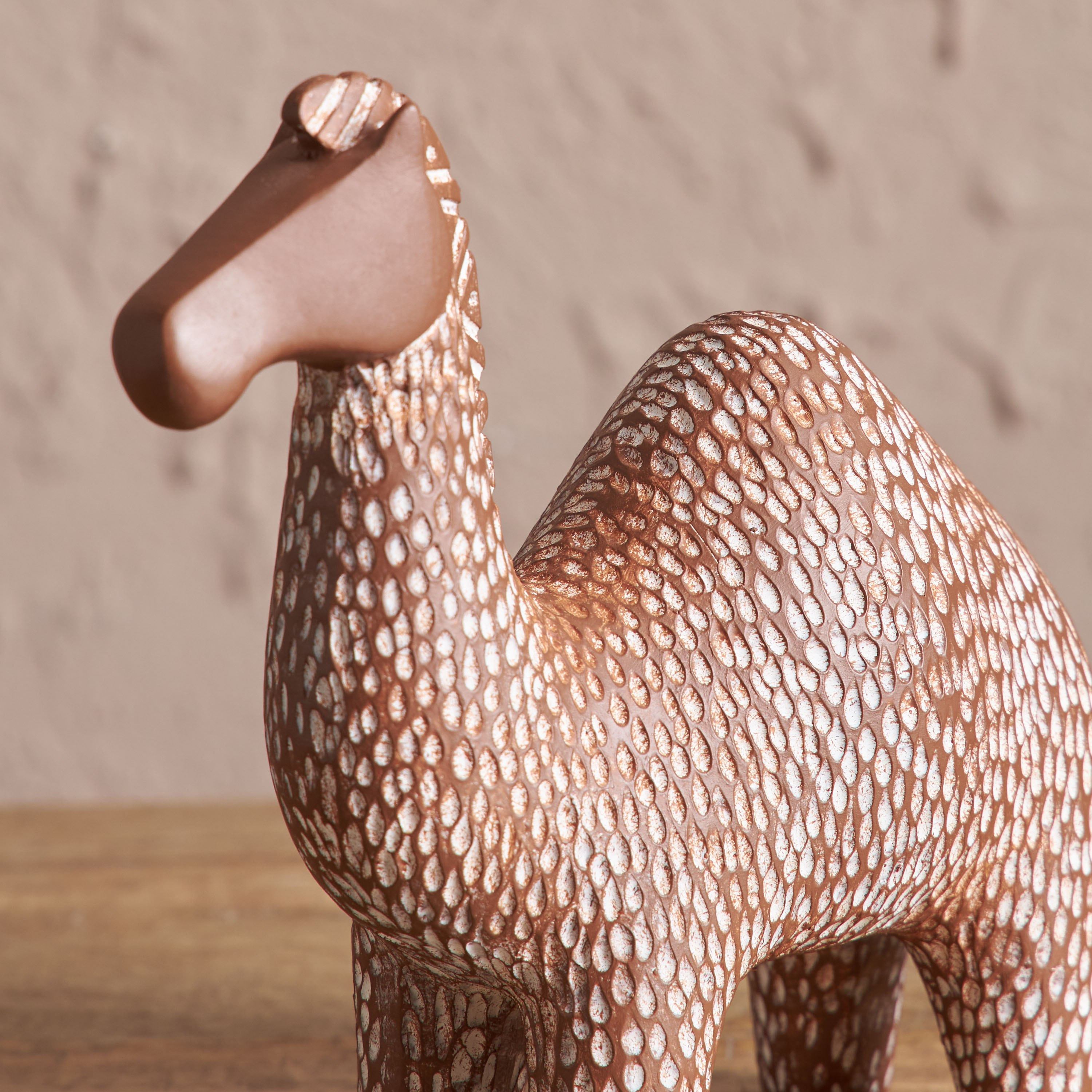 جمل جوز الهند من ريك - 17x7x16.5 سم-hbxhomeware-homedecor-figurinesandornaments-image-3