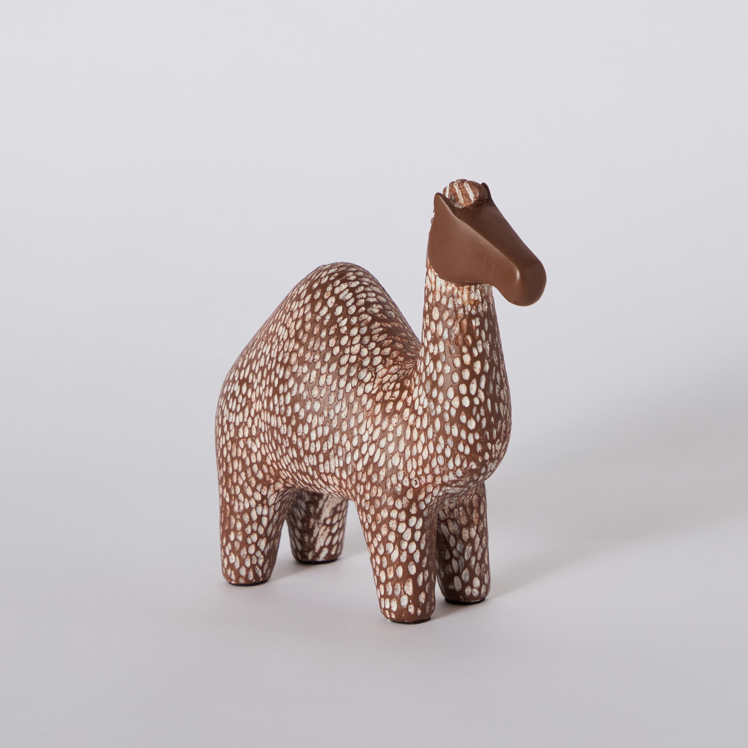 جمل جوز الهند من ريك - 17x7x16.5 سم-hbxhomeware-homedecor-figurinesandornaments-image-5