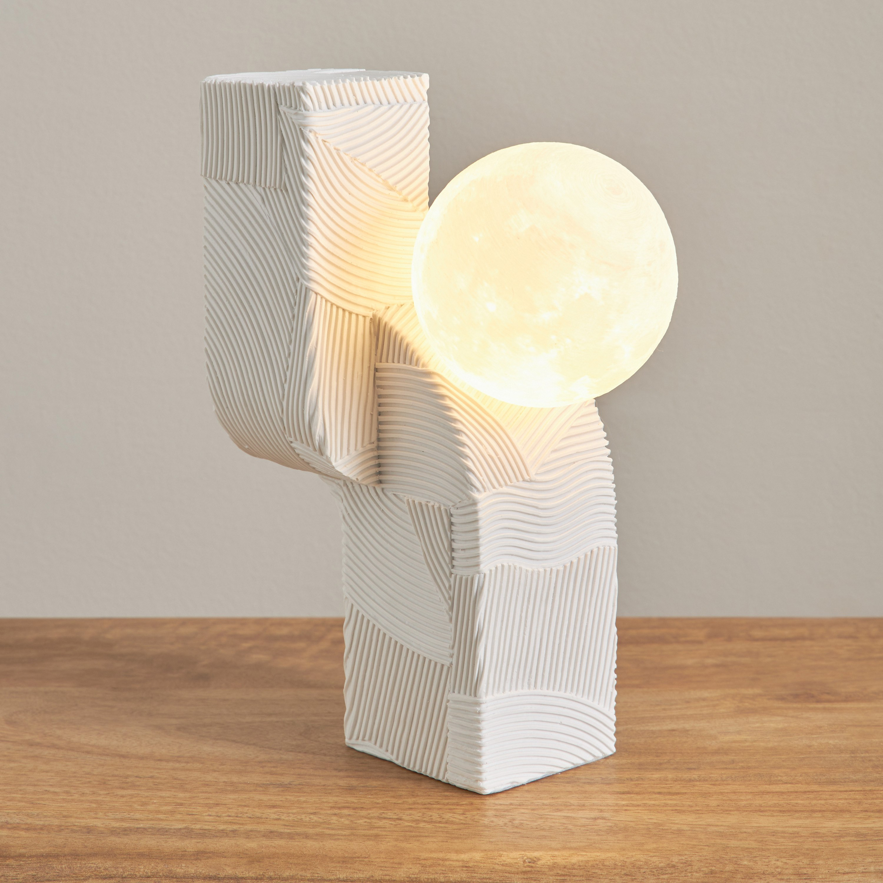 مصباح طاولة يعمل بـ يو إس بي أدلر من ريك - 12x12x32 سم-hbxbedroom-lighting-tablelamps-image-2
