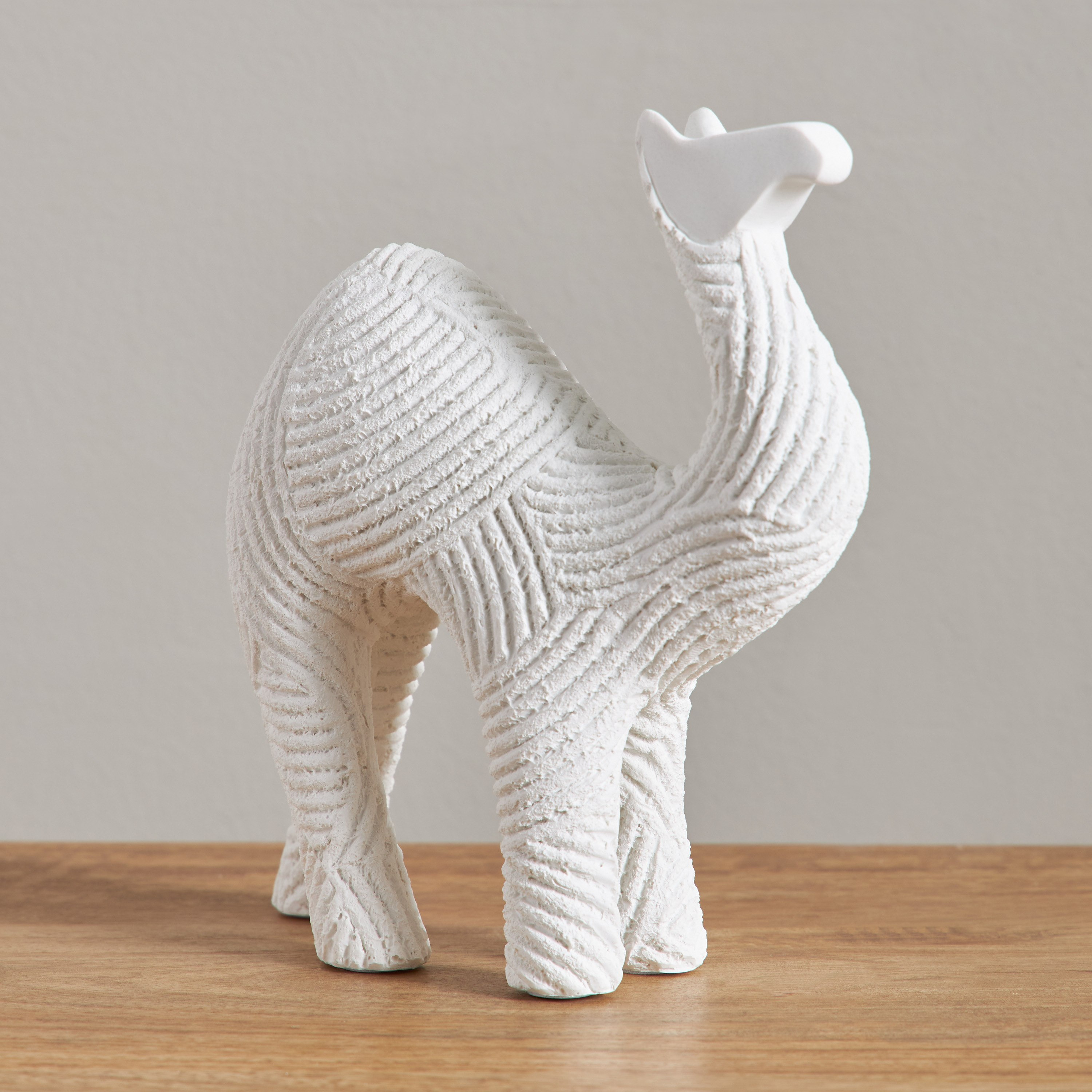 تمثال جمل إيزي إسكيب من ريك - 17x8x20 سم-hbxhomeware-homedecor-figurinesandornaments-image-1