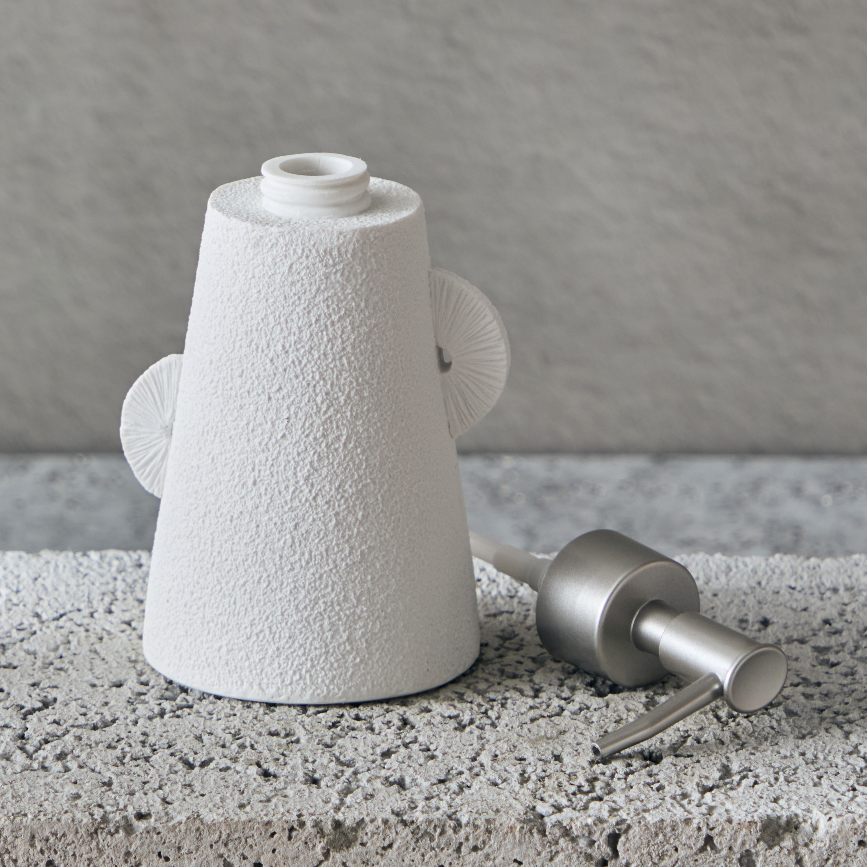 موزّع صابون جلام جاليري من ريك - 9.2x8.5x17 سم-hbxdecorandfurnishings-bathroomaccessories-bathroomsets-image-2