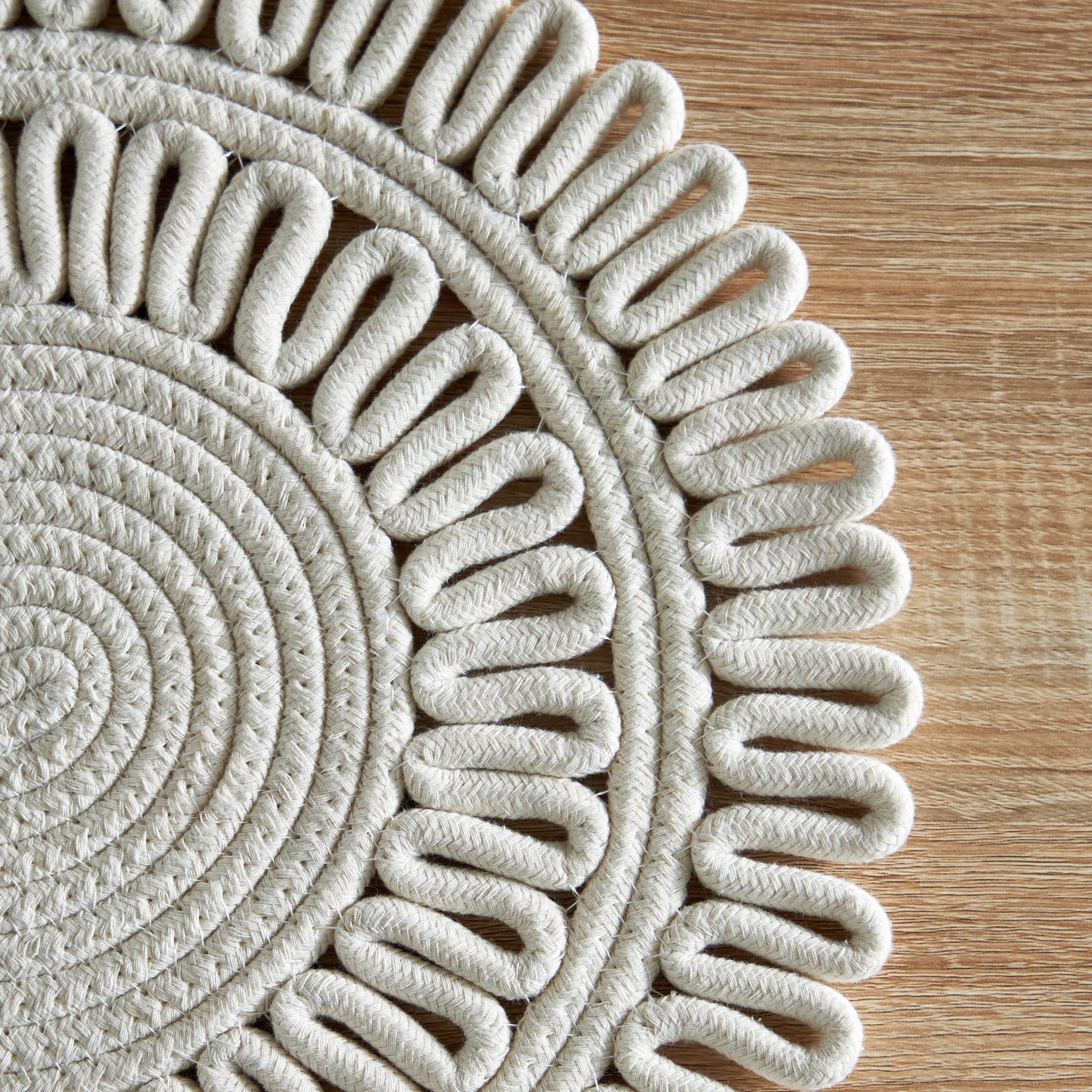 لبادة صحون مستديرة من باجو - 38 سم-hbxdecorandfurnishings-homefurnishings-tablelinens-image-2