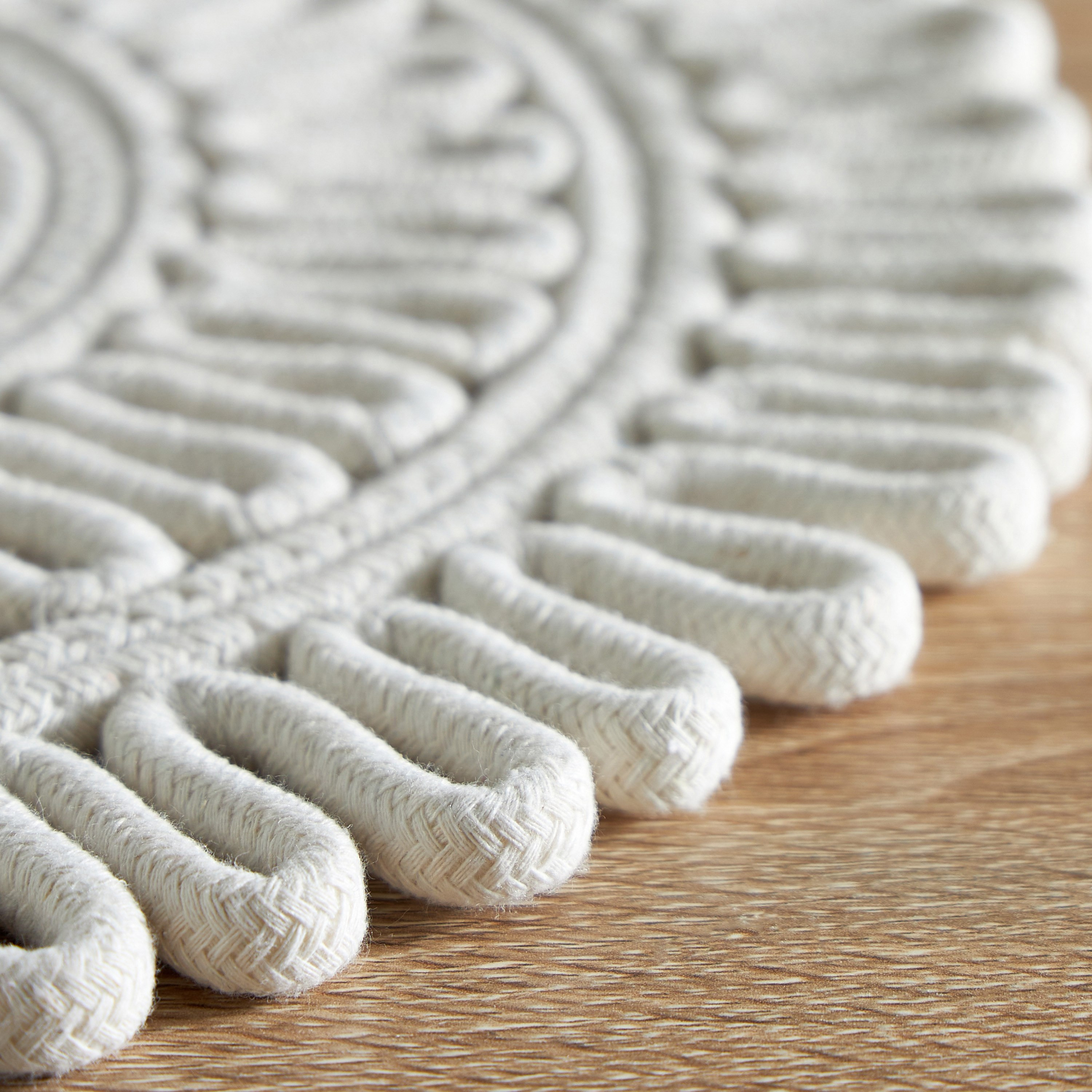 لبادة صحون مستديرة من باجو - 38 سم-hbxdecorandfurnishings-homefurnishings-tablelinens-image-3