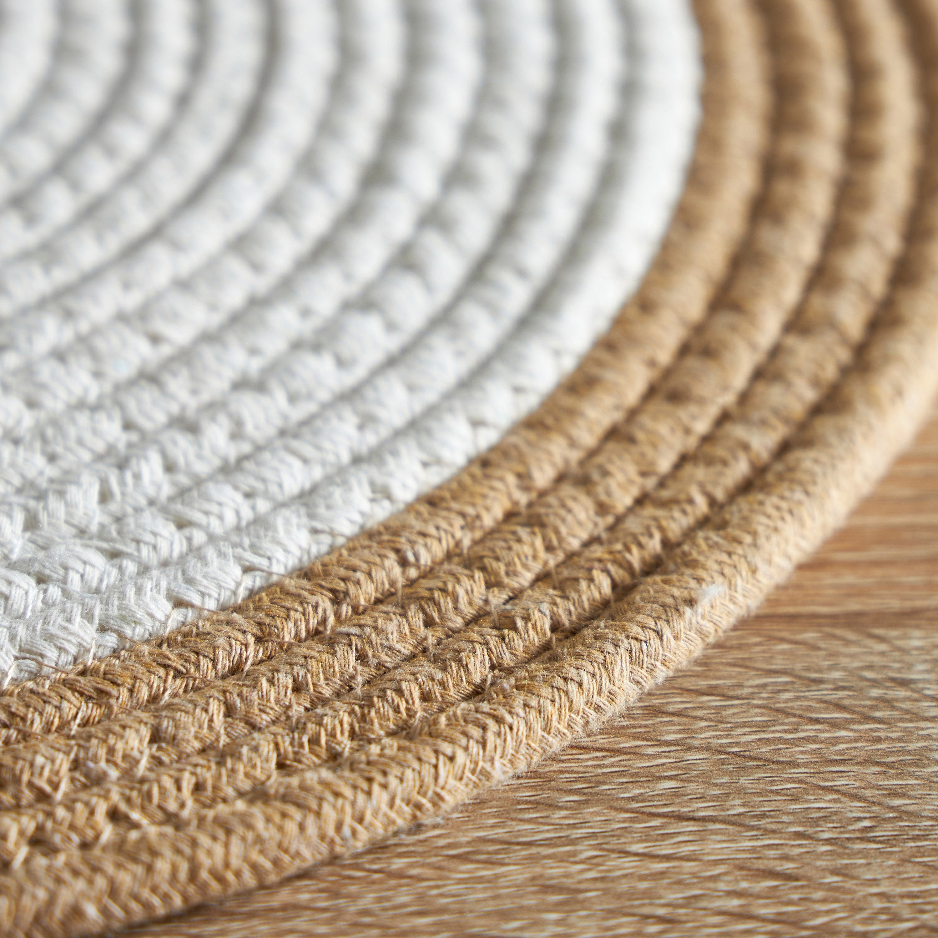لبادة صحون مستديرة بحواف مضفرة من باجي - 38 سم-hbxdecorandfurnishings-homefurnishings-tablelinens-image-3