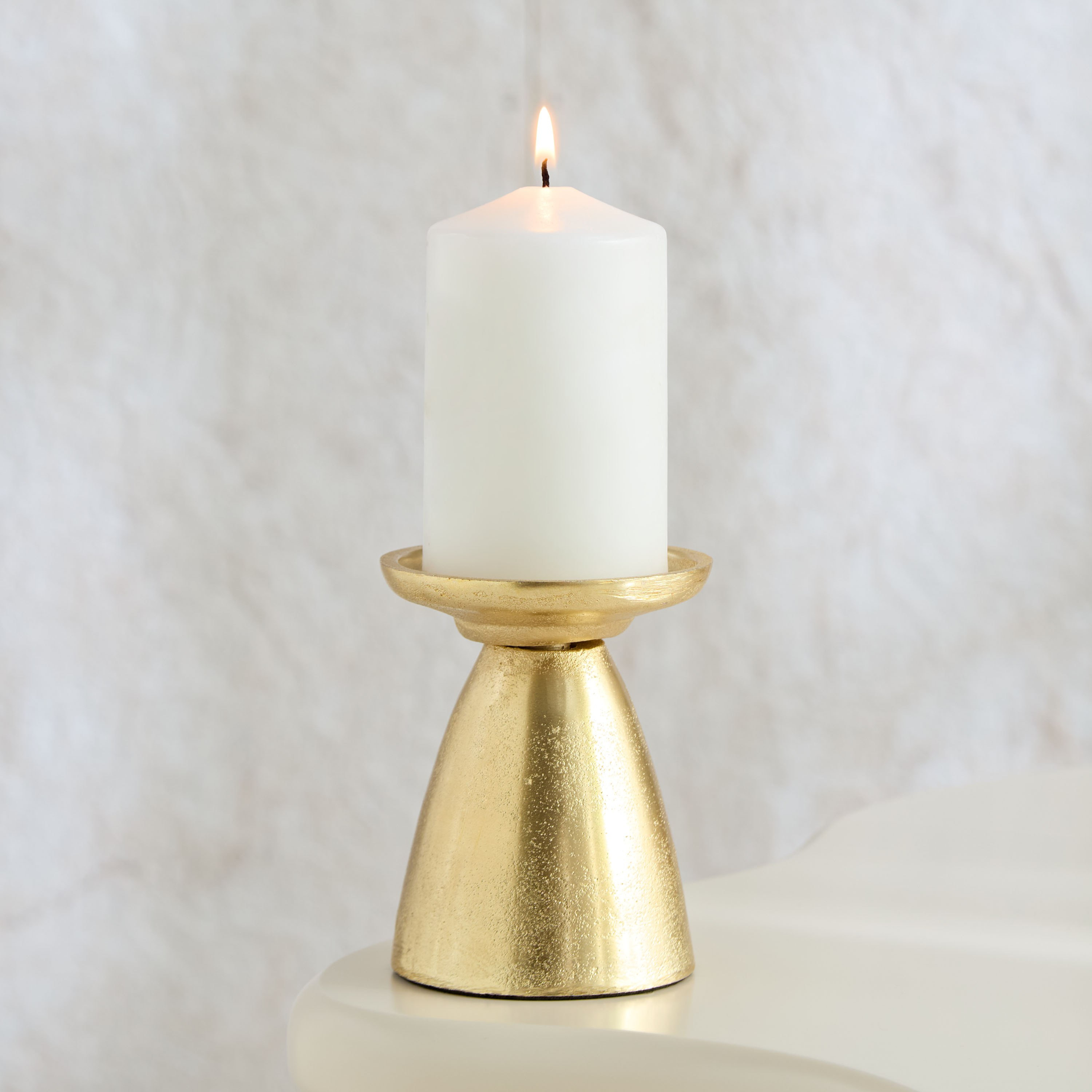 حامل شموع عمودية ألومنيوم من ريك - 8x8x9 سم-hbxhomeware-homedecor-candleholdersandlanterns-image-1