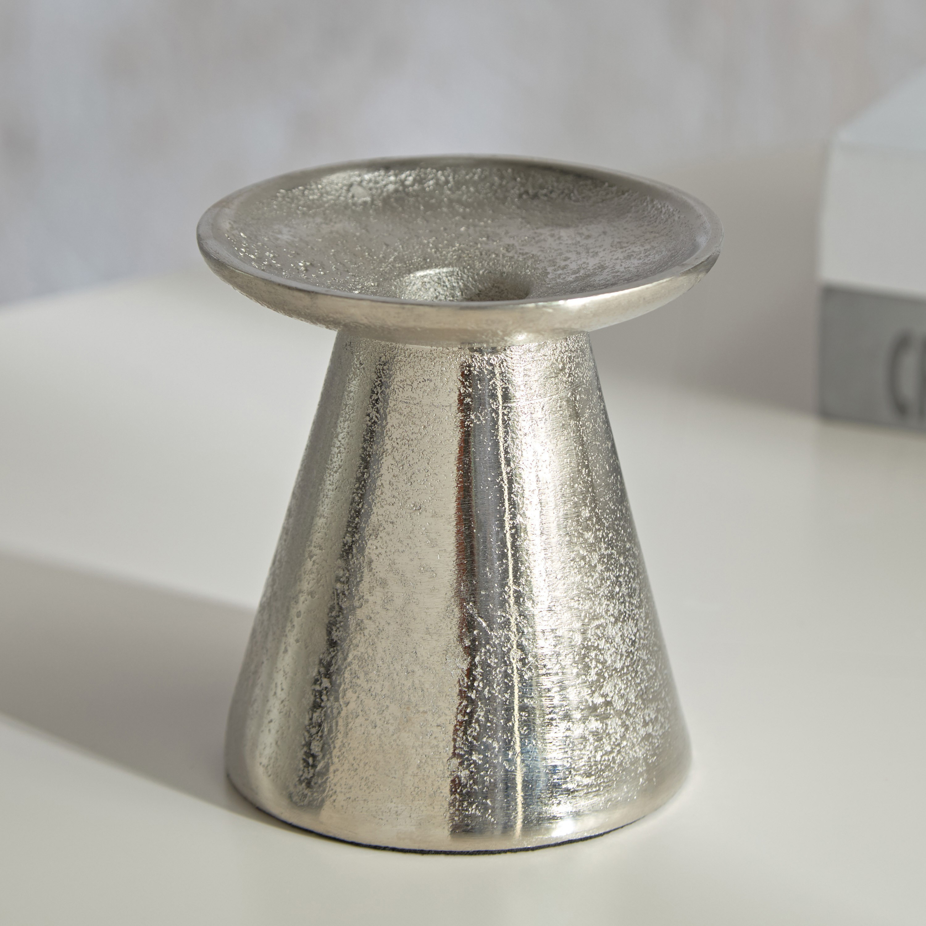 حامل شموع رفيع ألومنيوم من ريك - 8x8x9 سم-hbxhomeware-homedecor-candleholdersandlanterns-image-2