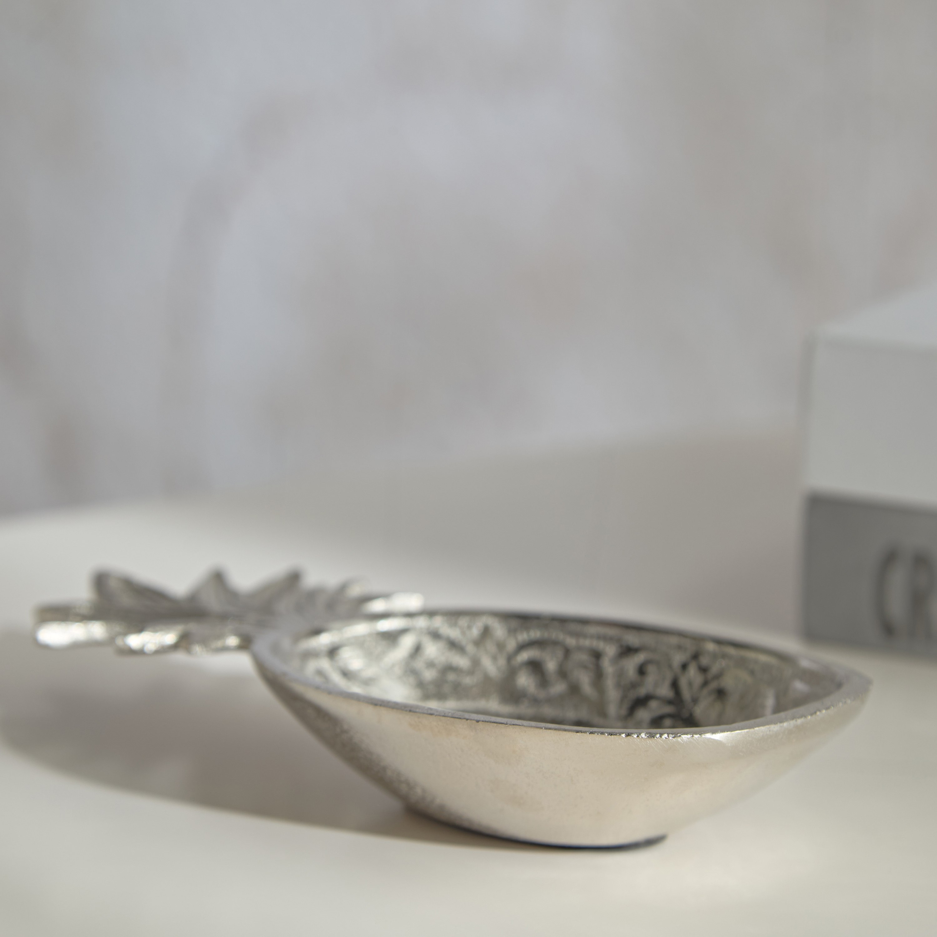 صحن ديكور ألومنيوم بتصميم أناناس من ريك - 15x8x2 سم-PROMO_HB_AE_B2G2_011025-image-1
