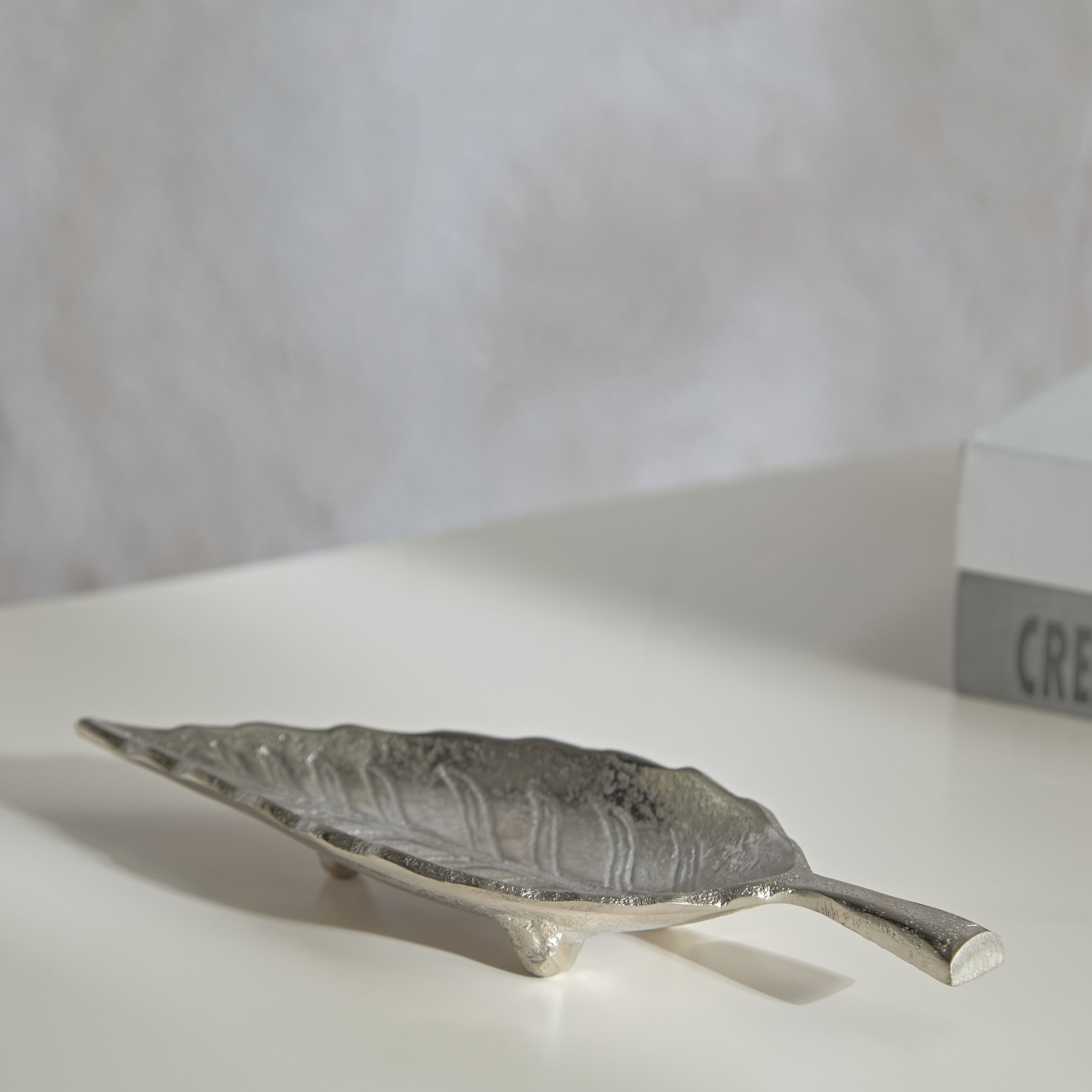 صحن ديكور ألومنيوم من ريك - 20x8x2 سم-hbxhomeware-hbxdecorandfurnishings-image-1