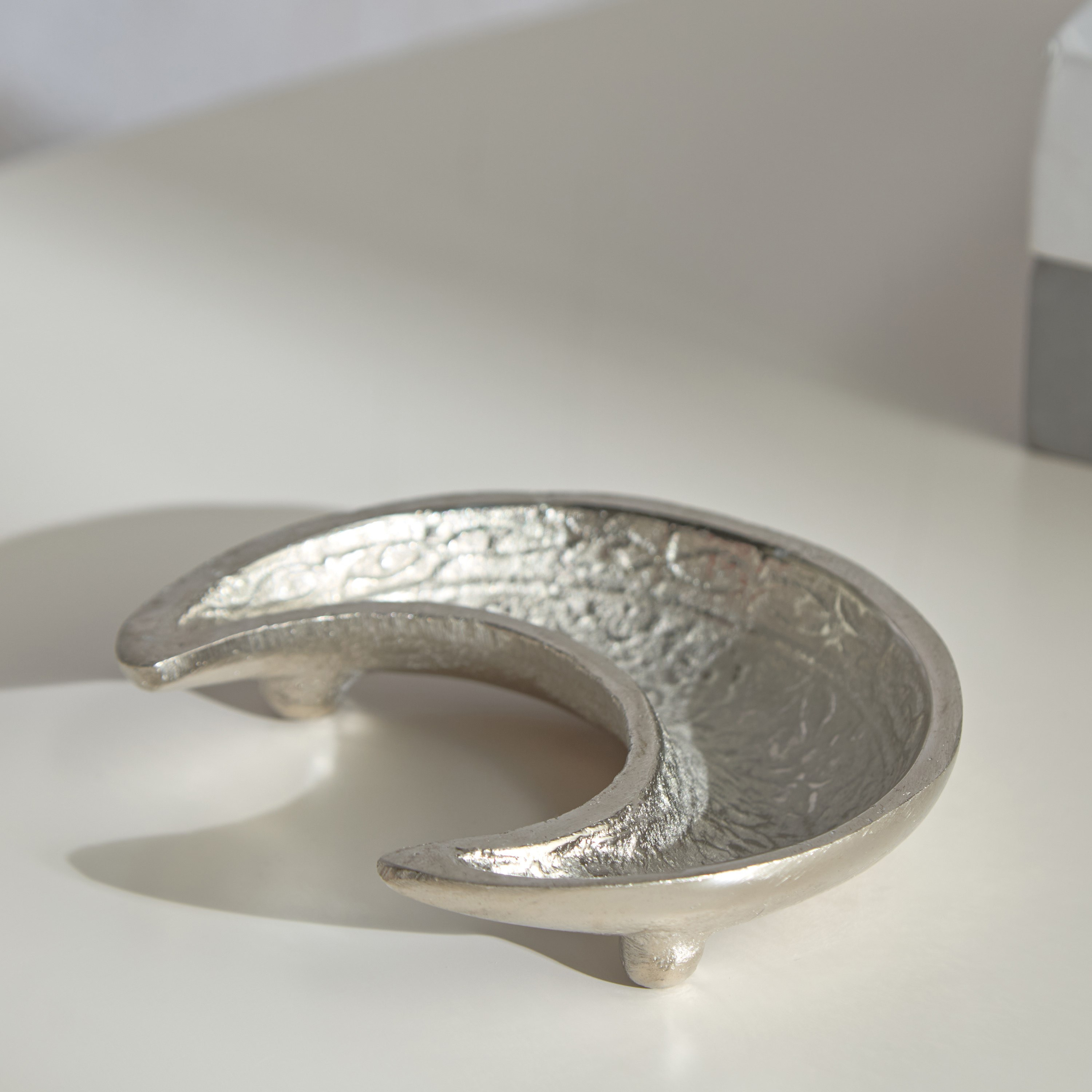 صحن ديكور ألومنيوم من ريك - 10x9x2 سم-hbxhomeware-hbxdecorandfurnishings-image-1