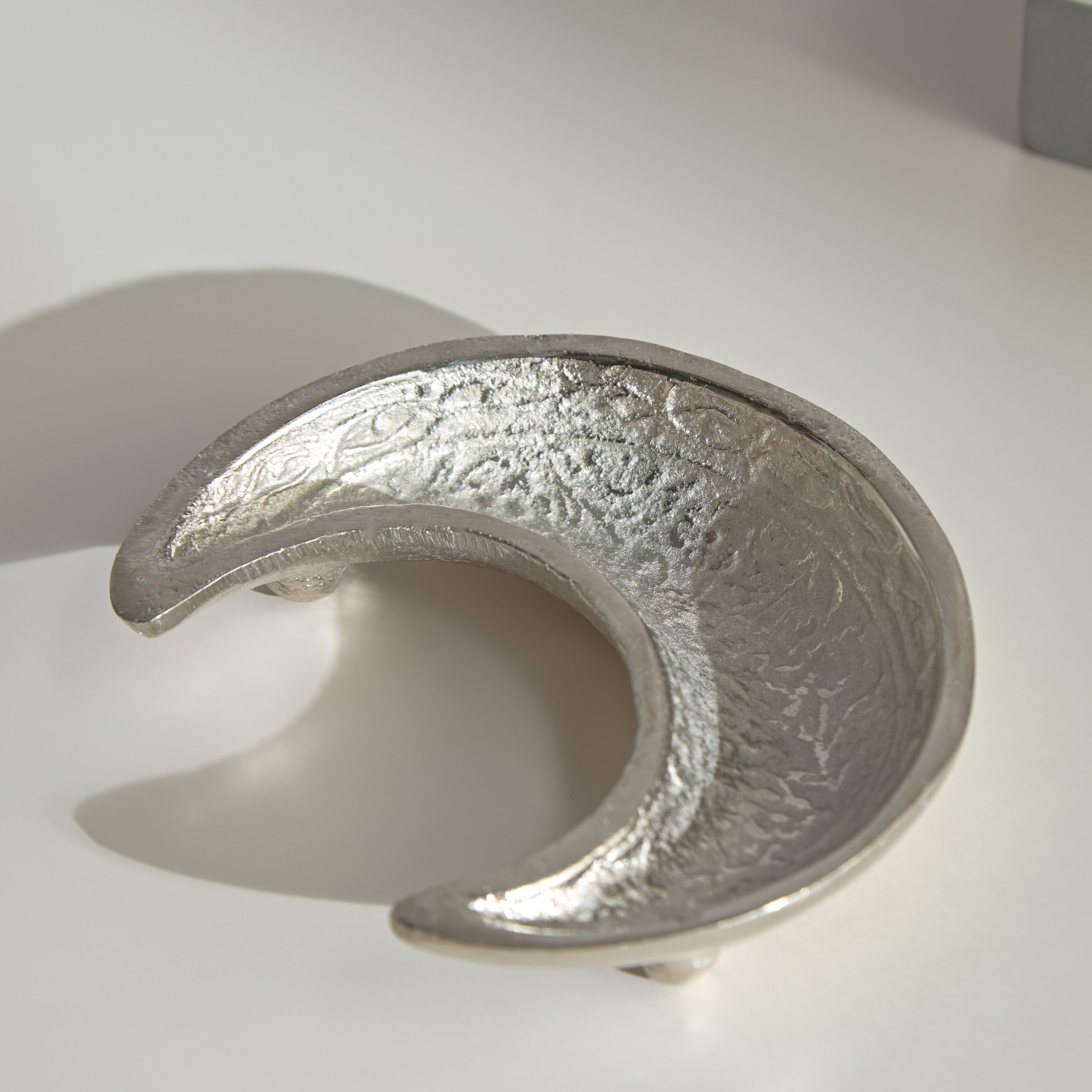 صحن ديكور ألومنيوم من ريك - 10x9x2 سم-hbxhomeware-hbxdecorandfurnishings-image-2