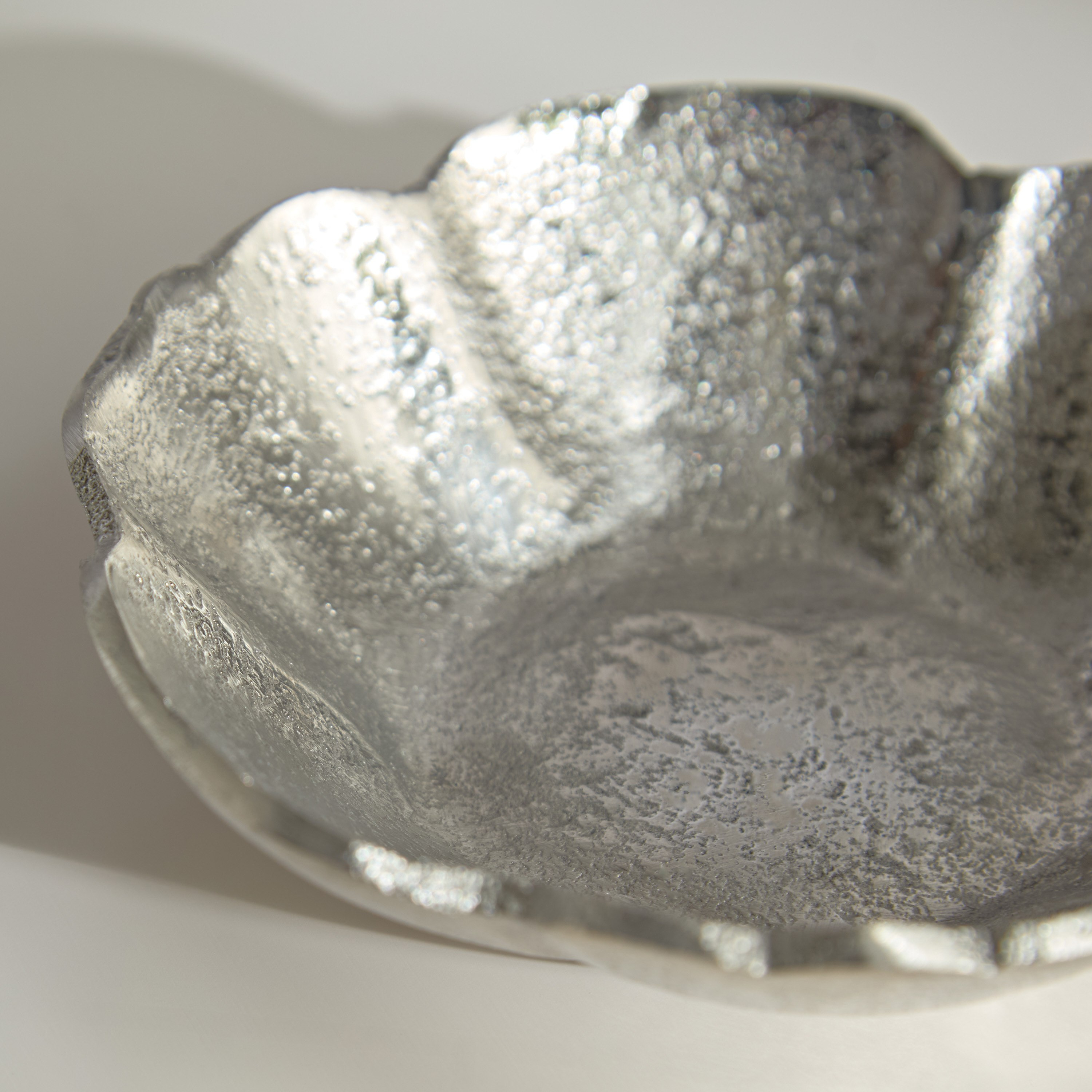 وعاء ديكور ألومنيوم من ريك - 12x12x3 سم-hbxdecorandfurnishings-homeaccessories-bowls-image-3