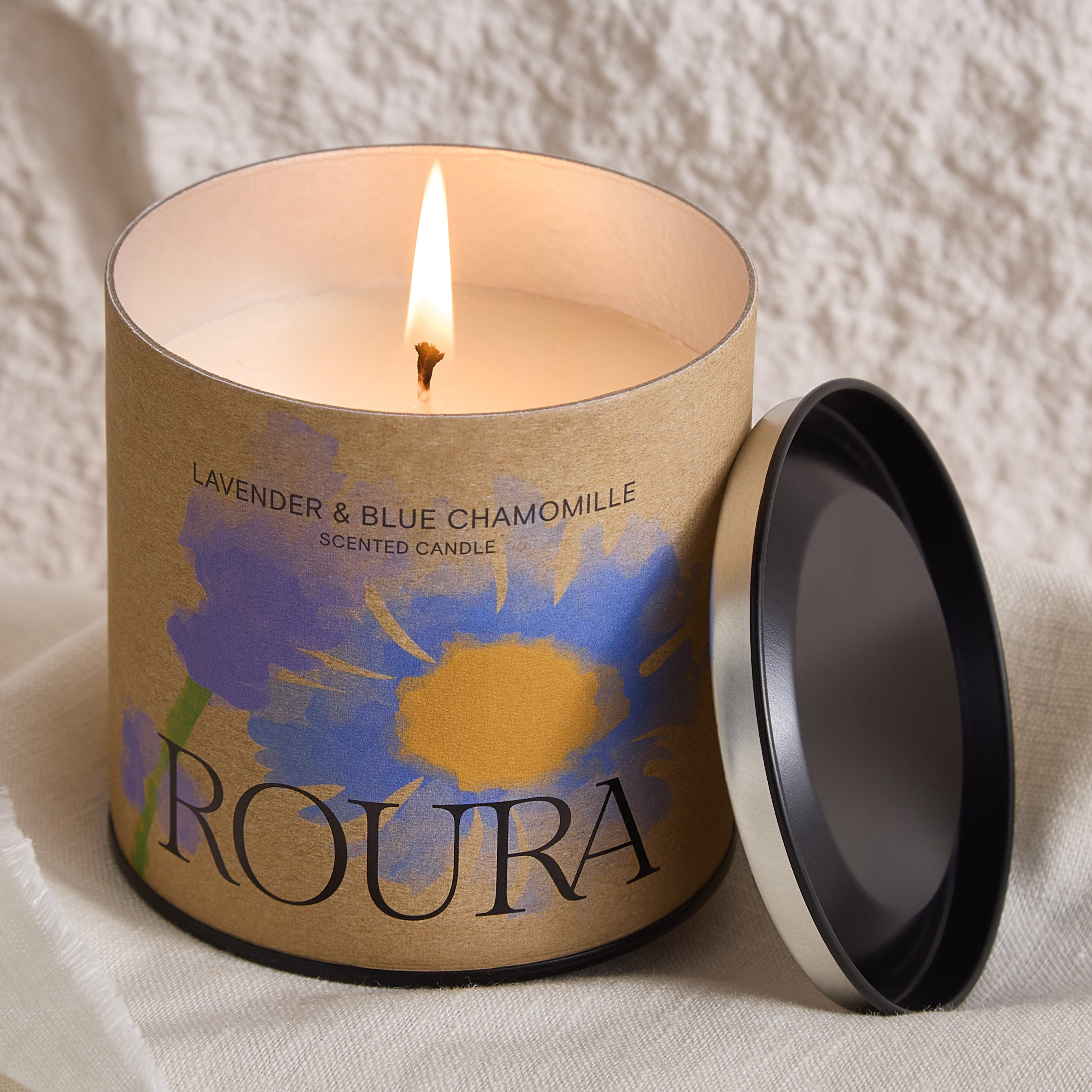 جرّة شموع إسبانية معطرة بغطاء برائحة اللافندر والبابونج الأزرق من رورا - 260 جم-hbxlivingroom-decorandaccessories-candles-image-2