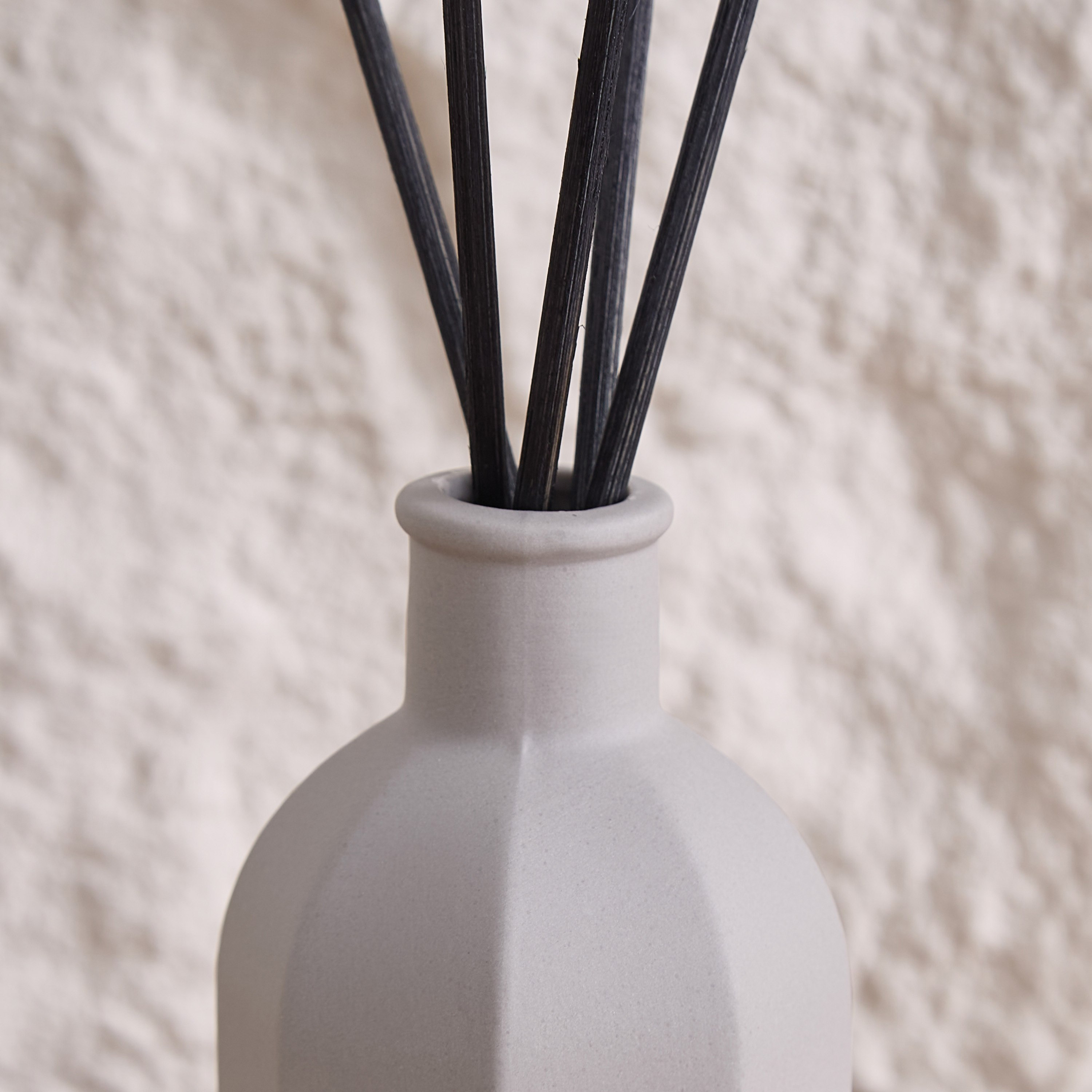 موزع عطور من السيراميك الفاخر بأعواد خشبية كوزي وول من رورا - 200 مل-PROMO_HB_AE_B2G2_011025-image-3
