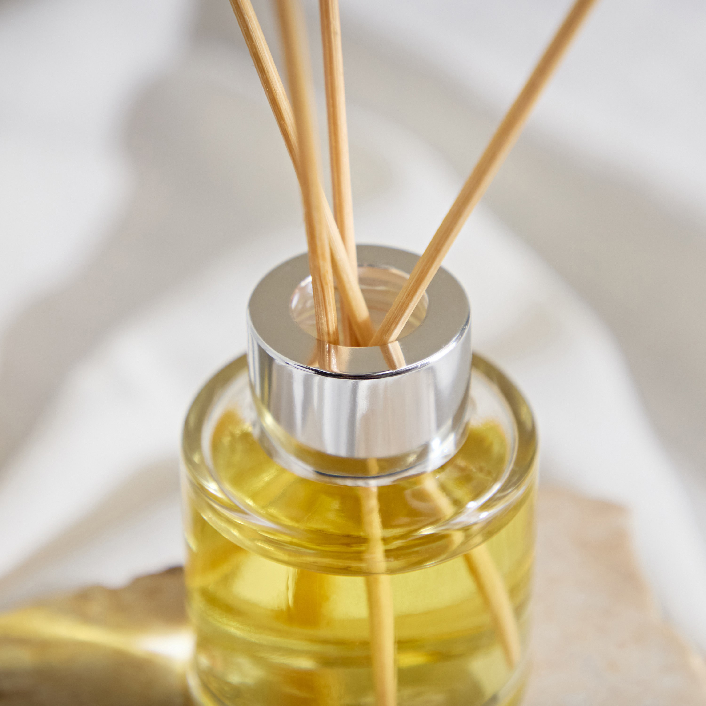 موزع عطور إسباني برائحة المسك الأبيض بأعواد خشبية أرابياننايتس من رورا - 50 مل-hbxhomeware-hbxdecorandfurnishings-image-3