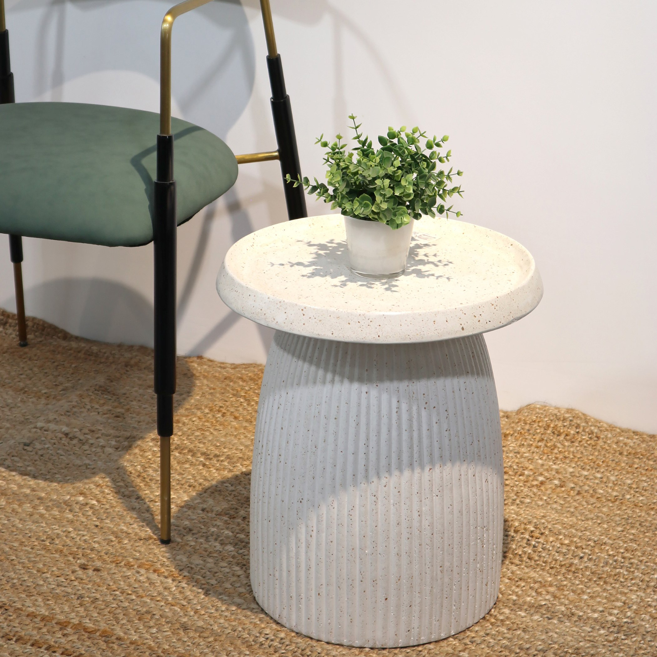 طاولة زينة جانبية للمساحات الخارجية أو الداخلية من فيرا بريام-hbxfurniture-livingroom-endtables-image-1