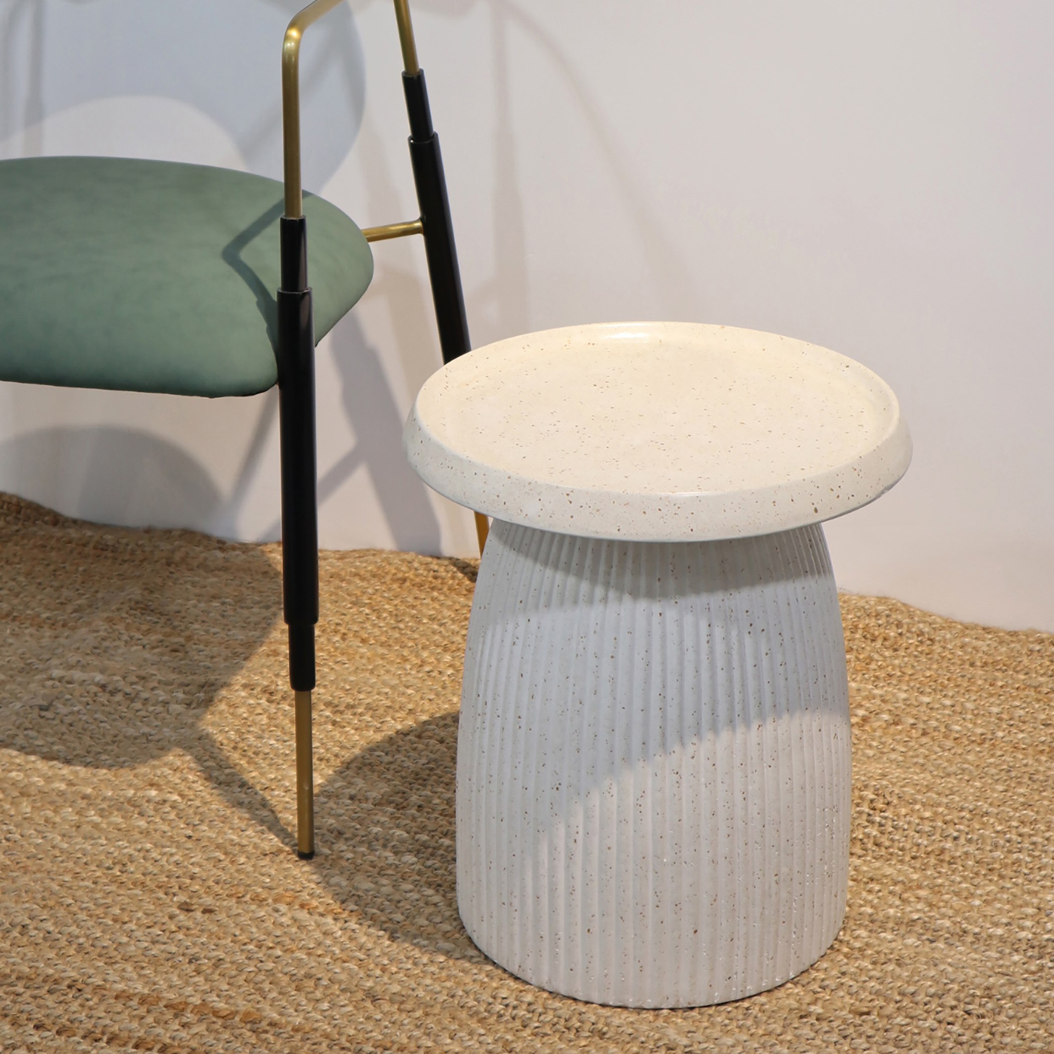 طاولة زينة جانبية للمساحات الخارجية أو الداخلية من فيرا بريام-hbxfurniture-livingroom-endtables-image-6
