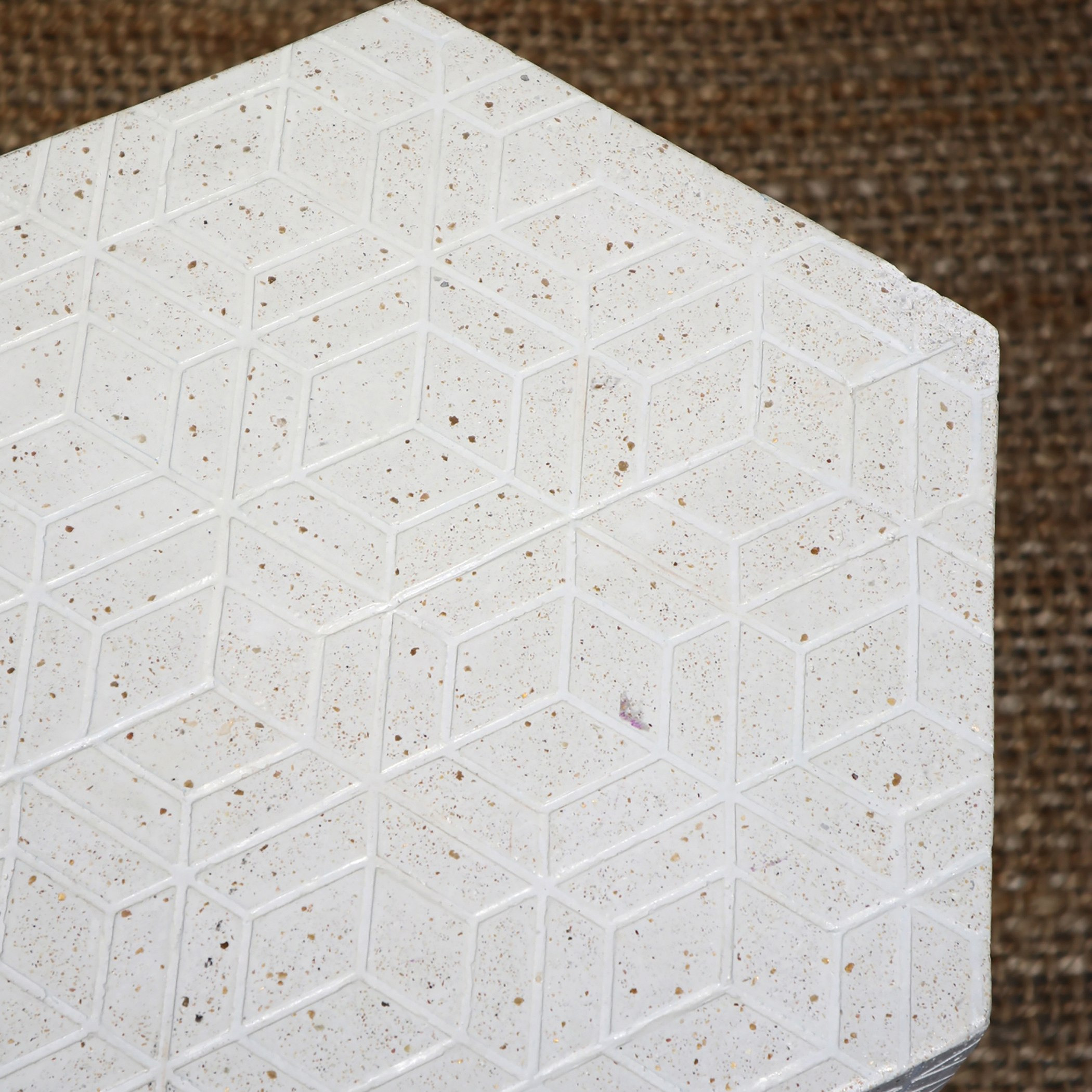 طاولة زينة جانبية للمساحات الخارجية أو الداخلية من فيرا بايلي-hbxfurniture-livingroom-endtables-image-3