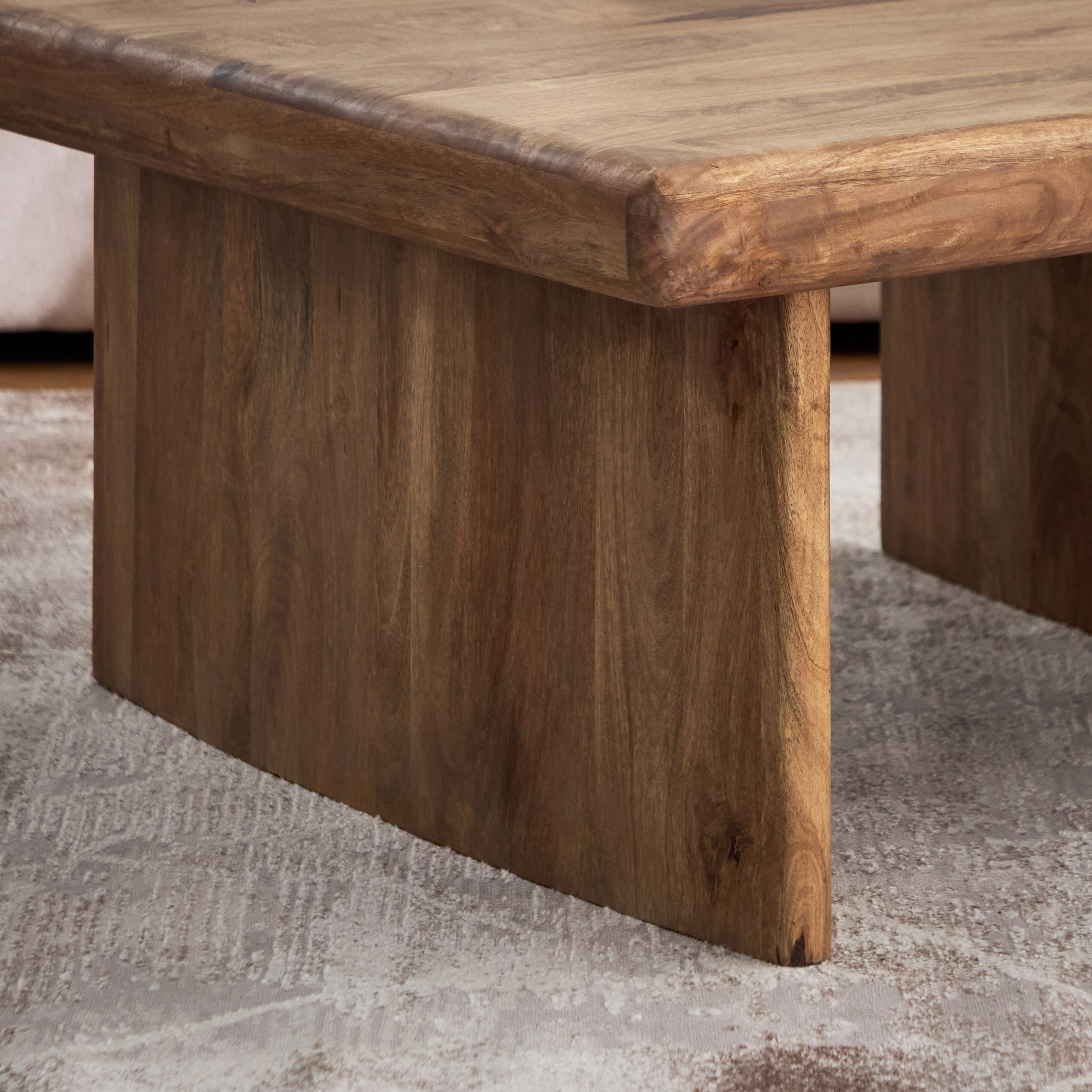 طاولة قهوة من الخشب الصلب - كلايتون من كافون-PROMO_HB_UAE_THRESHOLD_Furniture_020426-image-8