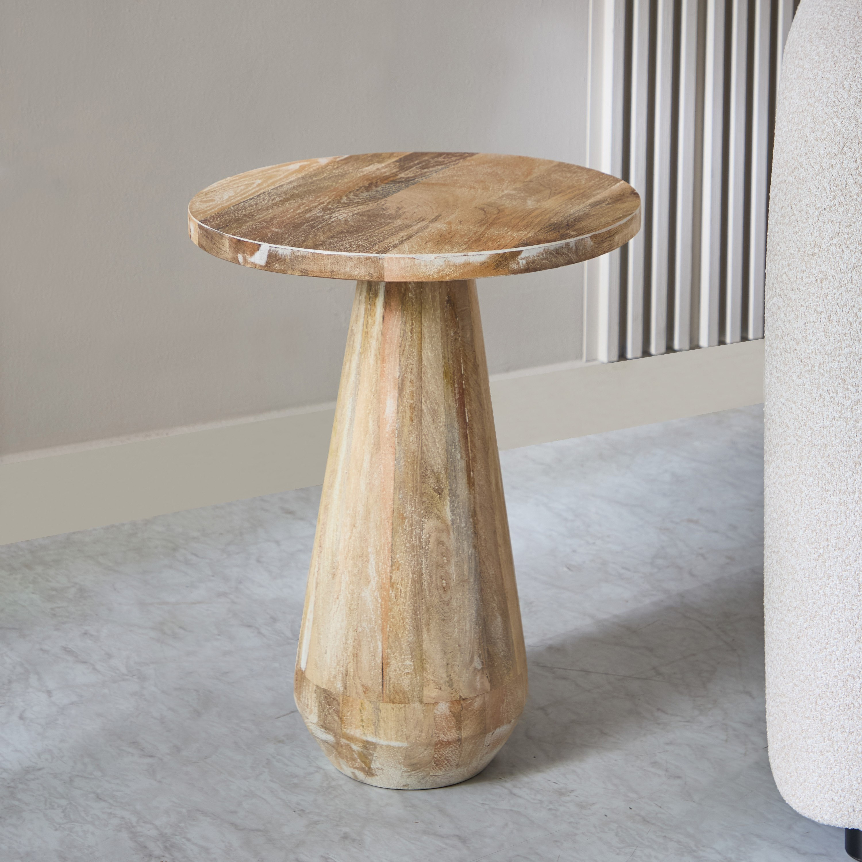 طاولة جانبية مستديرة من الخشب الصلب - أدانة من فيندرا-hbxfurniture-livingroom-endtables-image-2