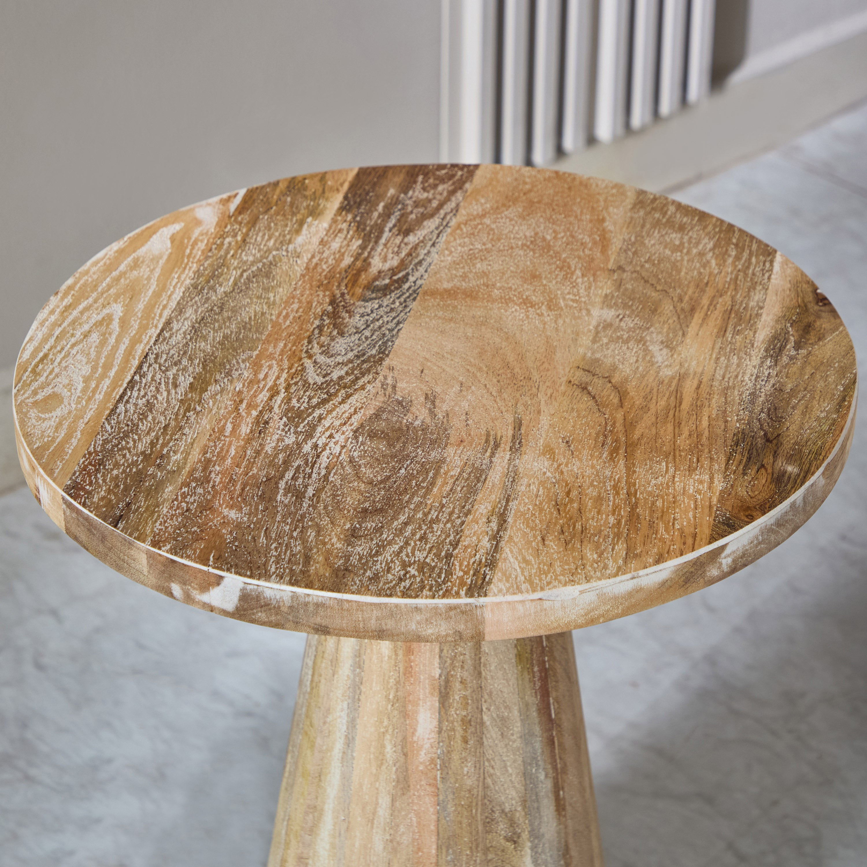 طاولة جانبية مستديرة من الخشب الصلب - أدانة من فيندرا-hbxfurniture-livingroom-endtables-image-3