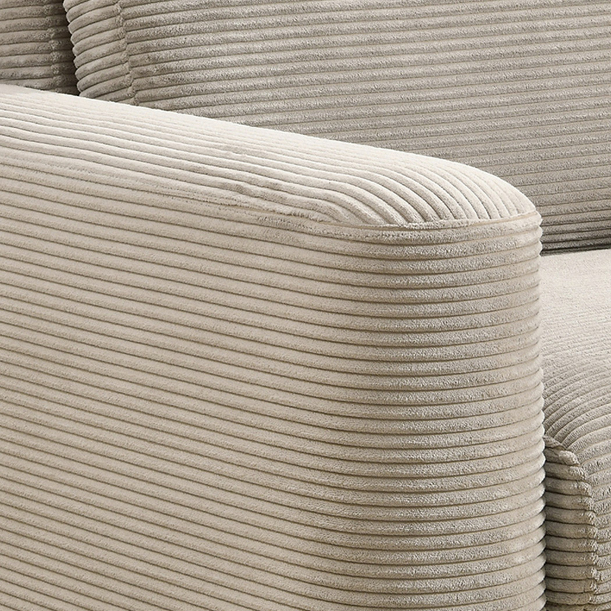 كرسي قماشي بمساند ذراعين من بيفرلي-hbxlivingroom-sofasandarmchairs-sofas-image-6