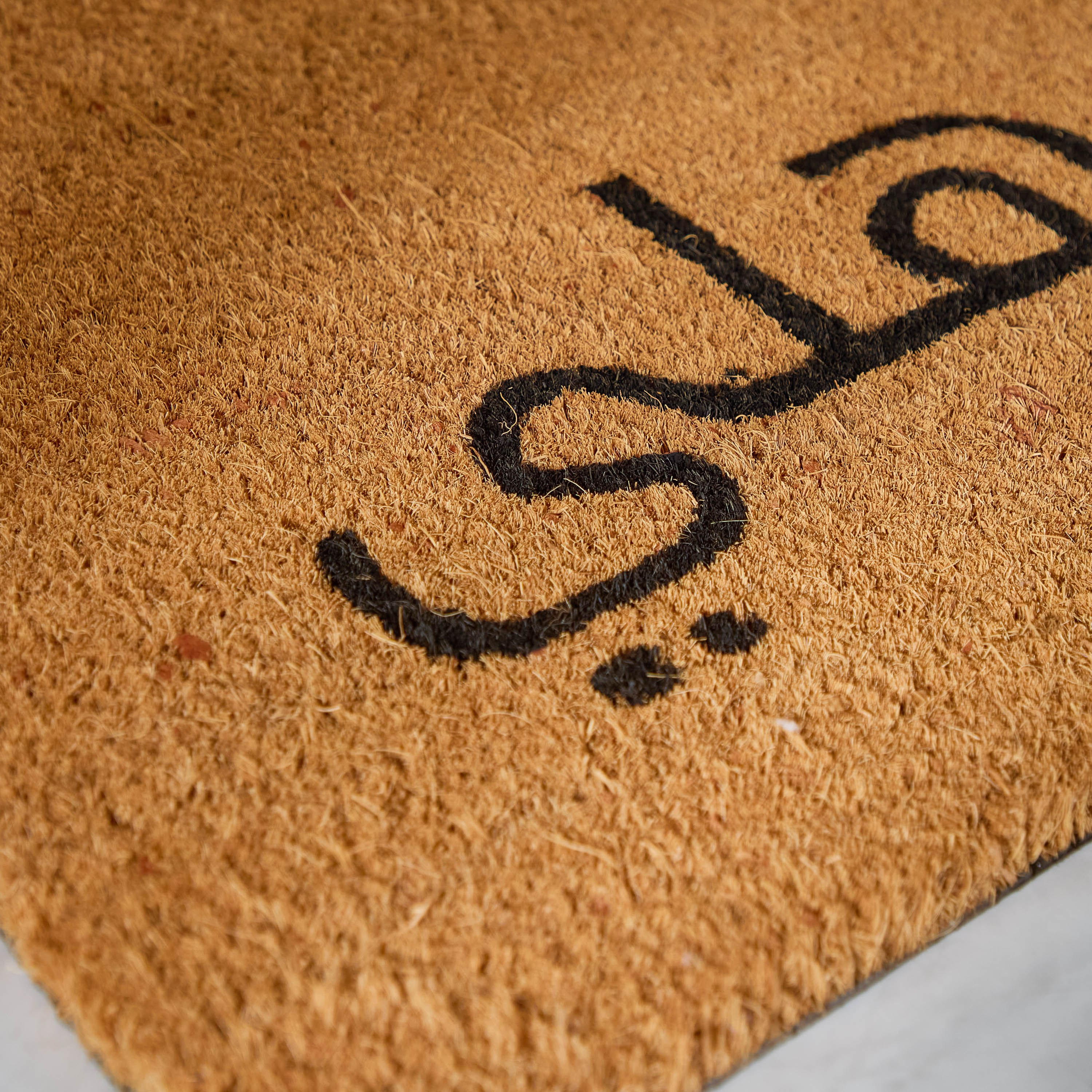 سجادة باب من ألياف جوز الهند بظهر بي في سي وطبعات عربية - 60x120 سم-PROMO_HB_AE_B2G2_011025-image-3