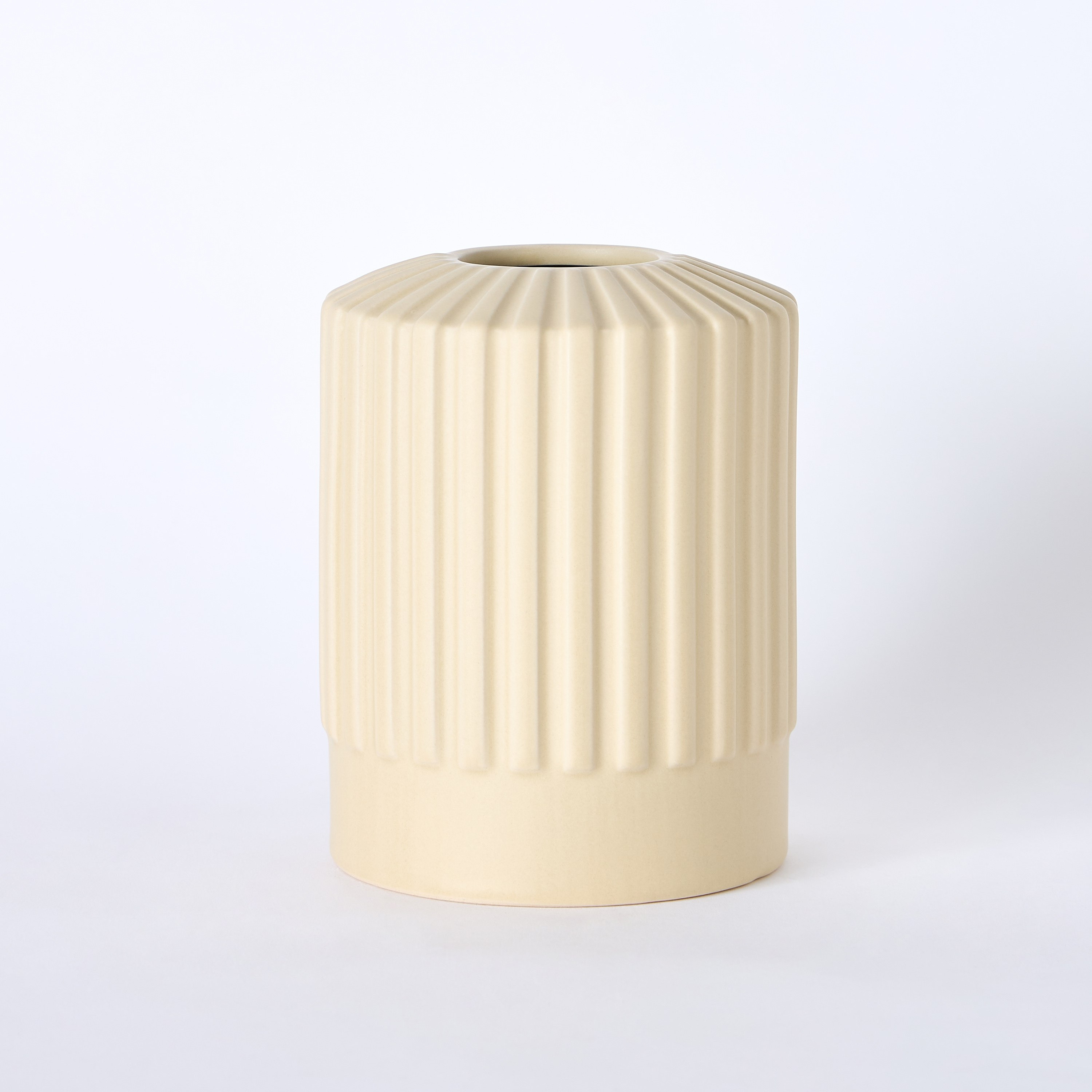 مزهرية سيراميك مضلعة من كامبريا - 13.7x13.7x18 سم-hbxbedroom-decorandaccessories-vases-image-5