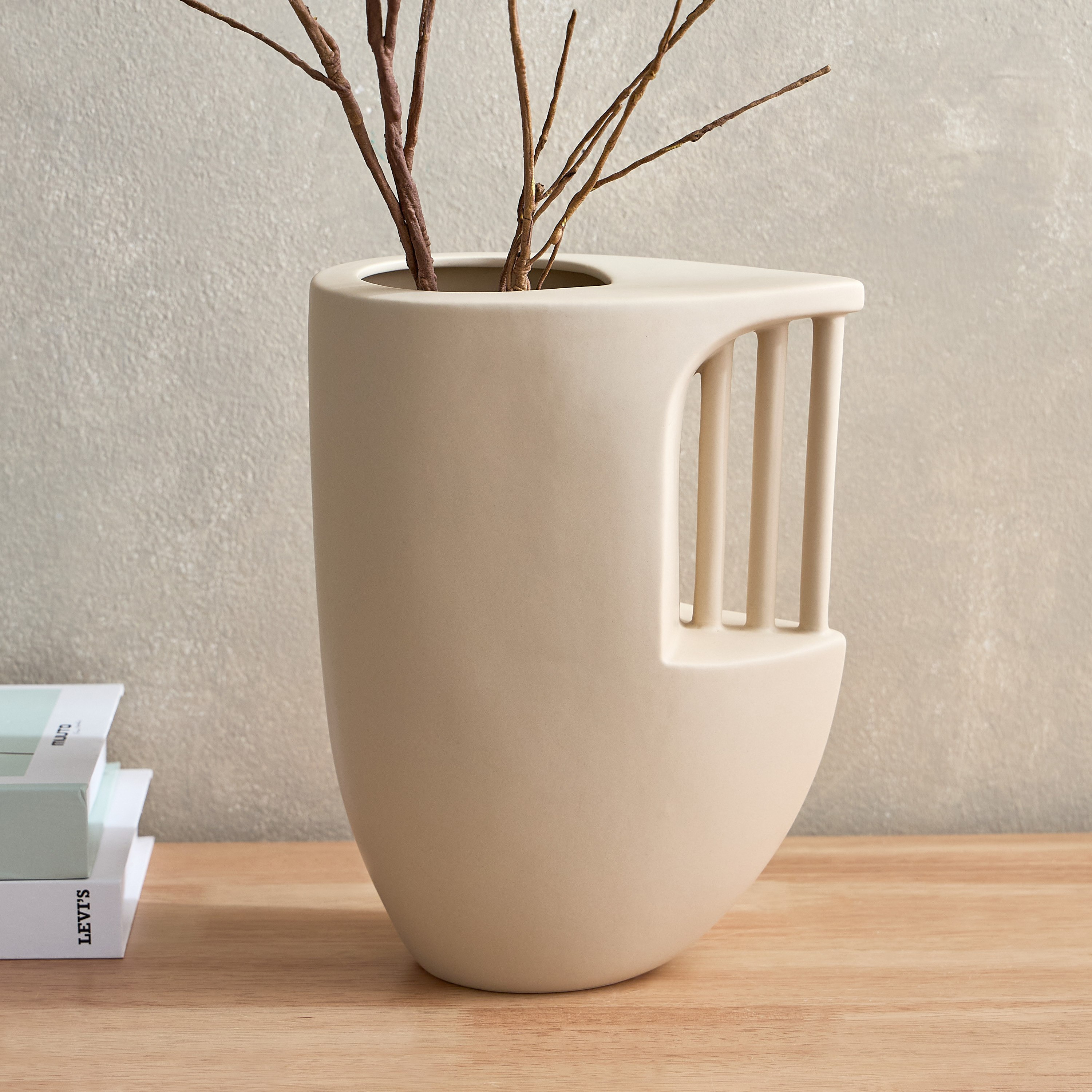 مزهرية سيراميك مضلعة من كامبريا - 20.2x12x26 سم-hbxbedroom-decorandaccessories-vases-image-1