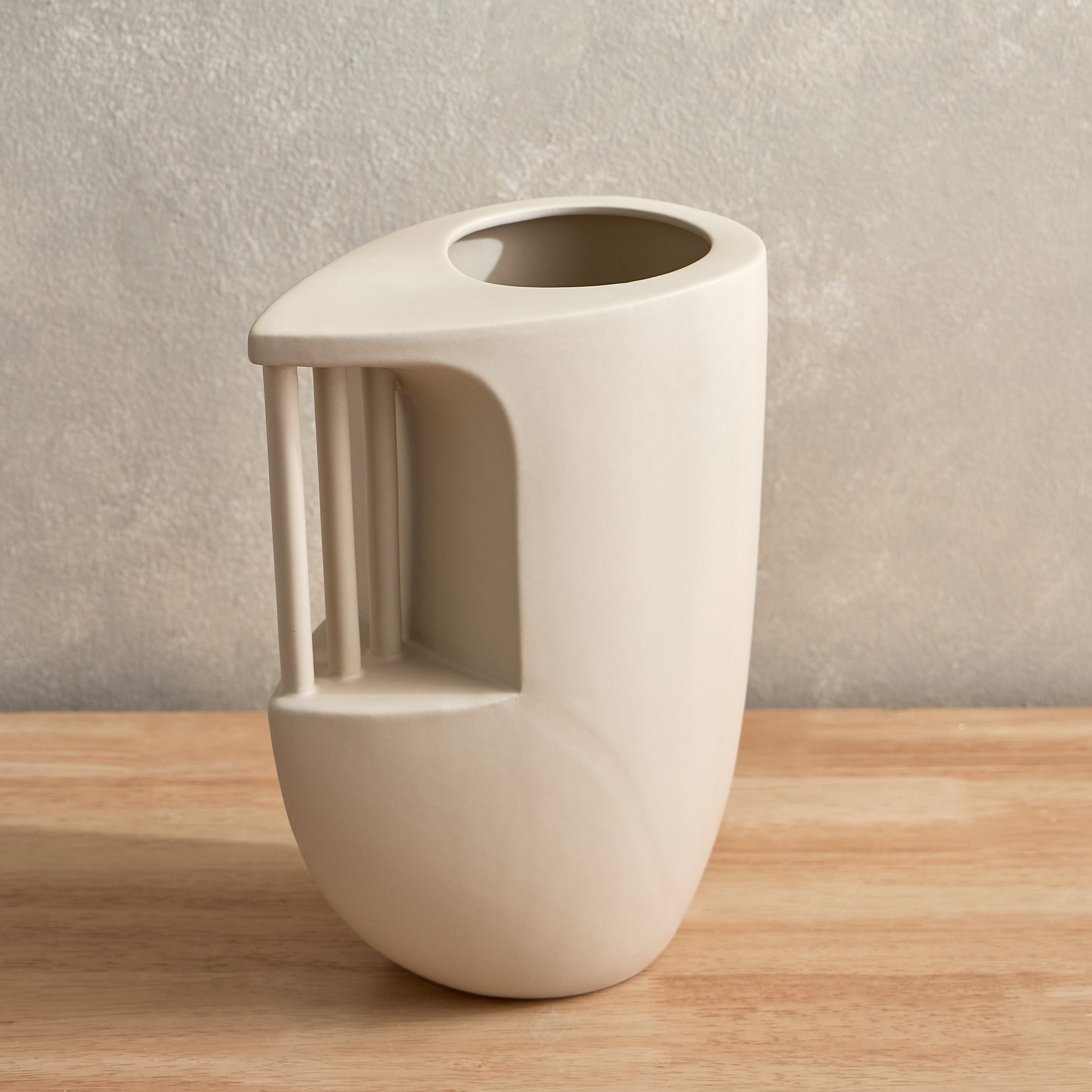 مزهرية سيراميك مضلعة من كامبريا - 20.2x12x26 سم-hbxbedroom-decorandaccessories-vases-image-2