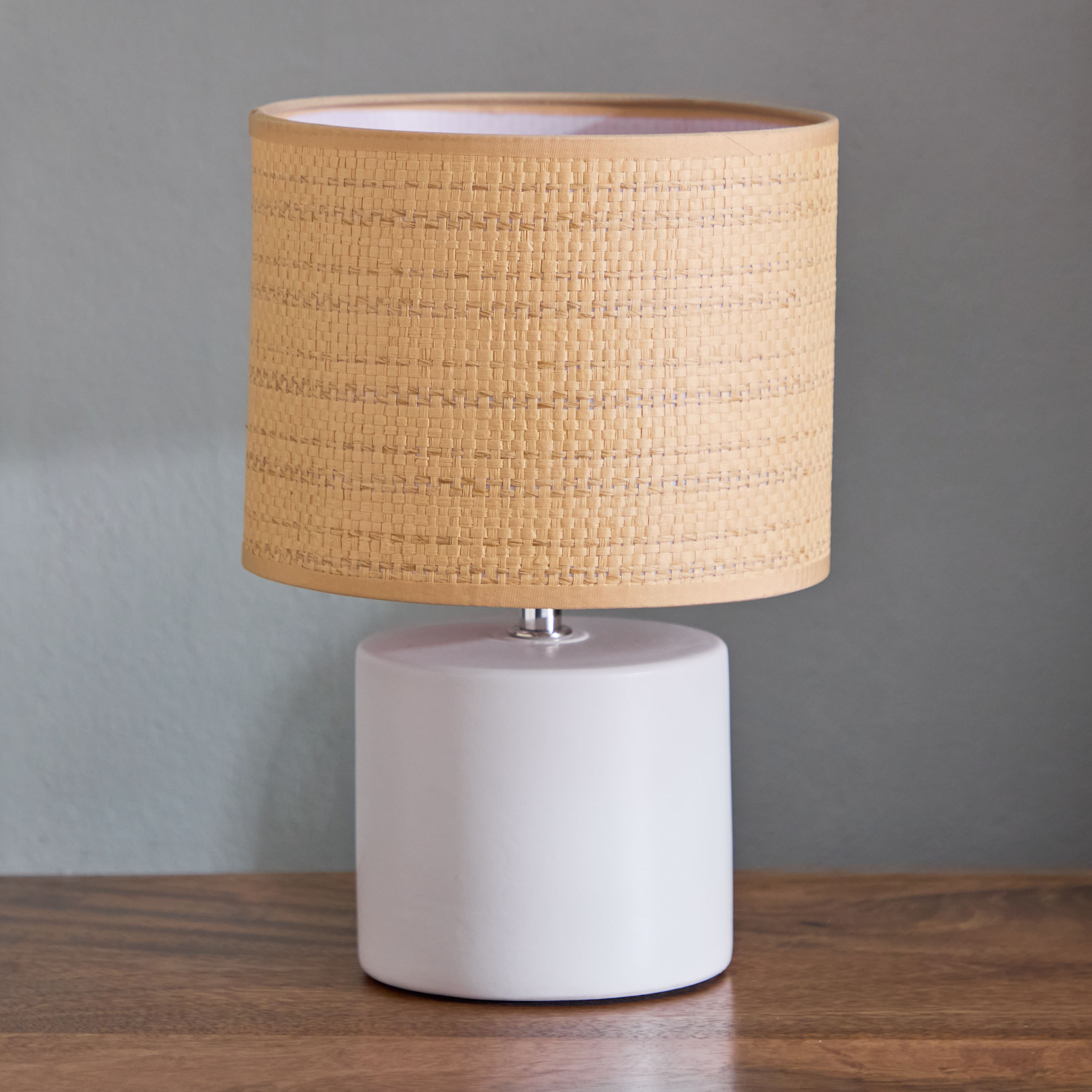 مصباح طاولة بقاعدة سيراميك وغطاء ورق طبيعي من هاربر- 28 سم-hbxbedroom-lighting-tablelamps-image-1
