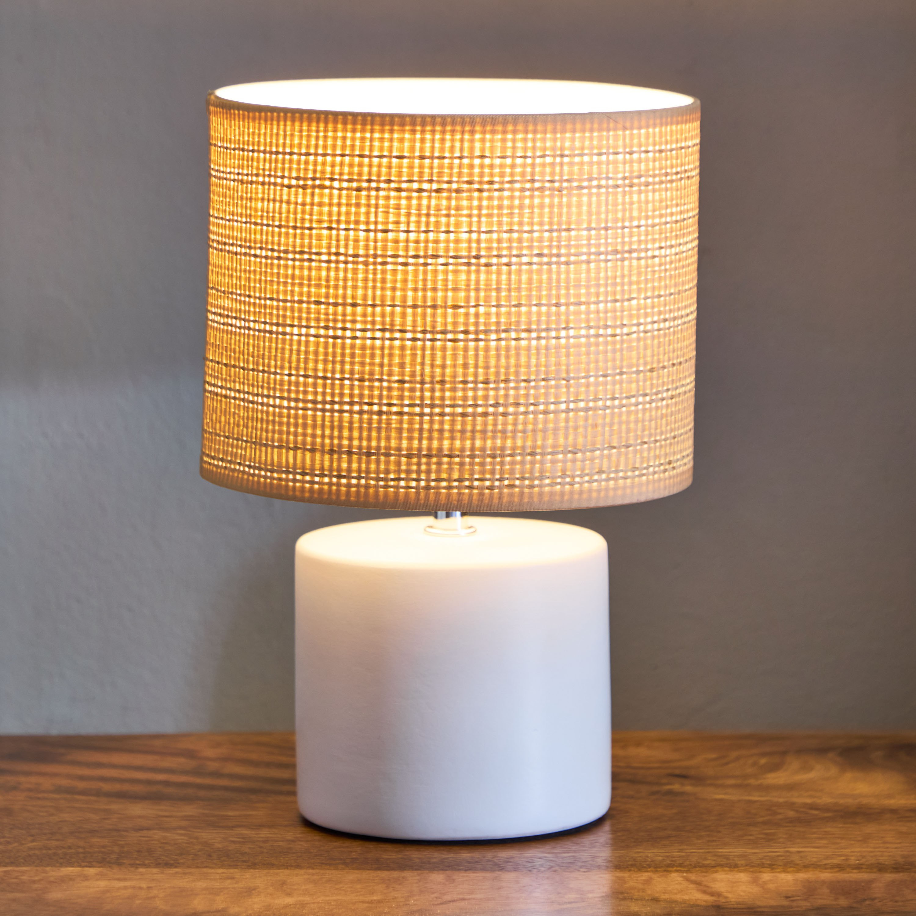 مصباح طاولة بقاعدة سيراميك وغطاء ورق طبيعي من هاربر- 28 سم-hbxbedroom-lighting-tablelamps-image-2