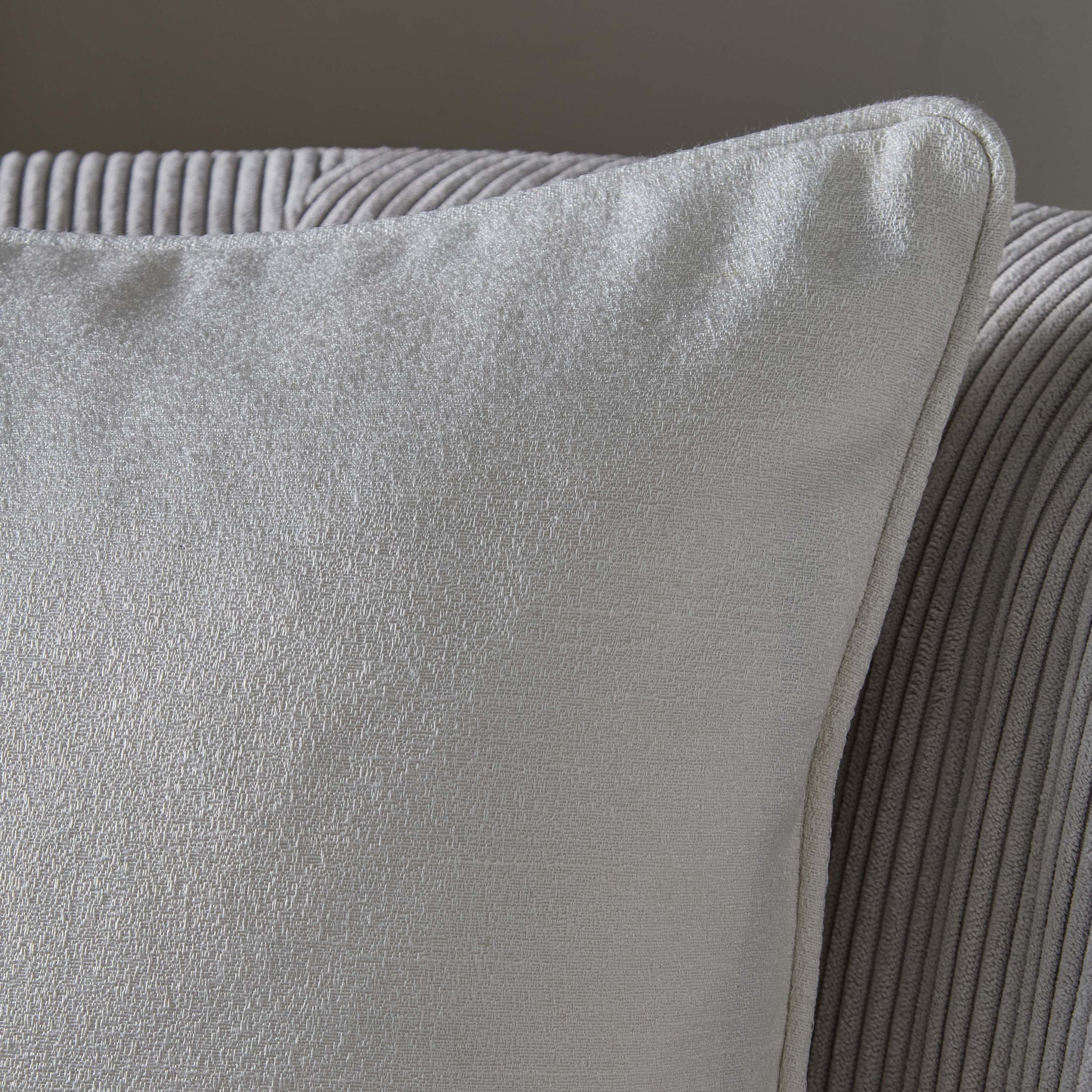 Dolorez Soho Jacquard Cushion Cover - 40x40 cm-hbxhomeware-hbxbedroom-image-2