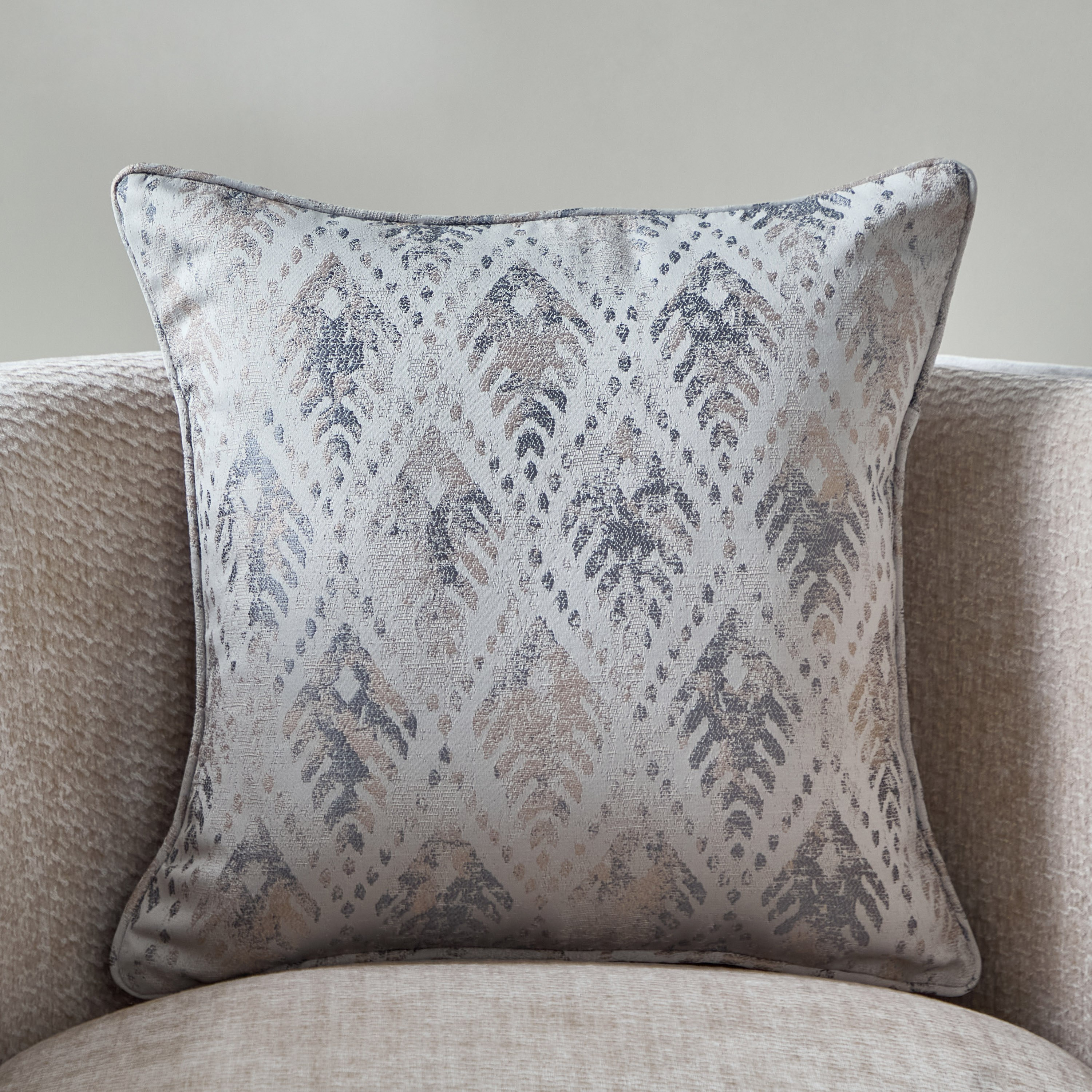 غطاء وسادة جاكار شيلدون من إيما - 40x40 سم-hbxhomeware-hbxbedroom-image-1