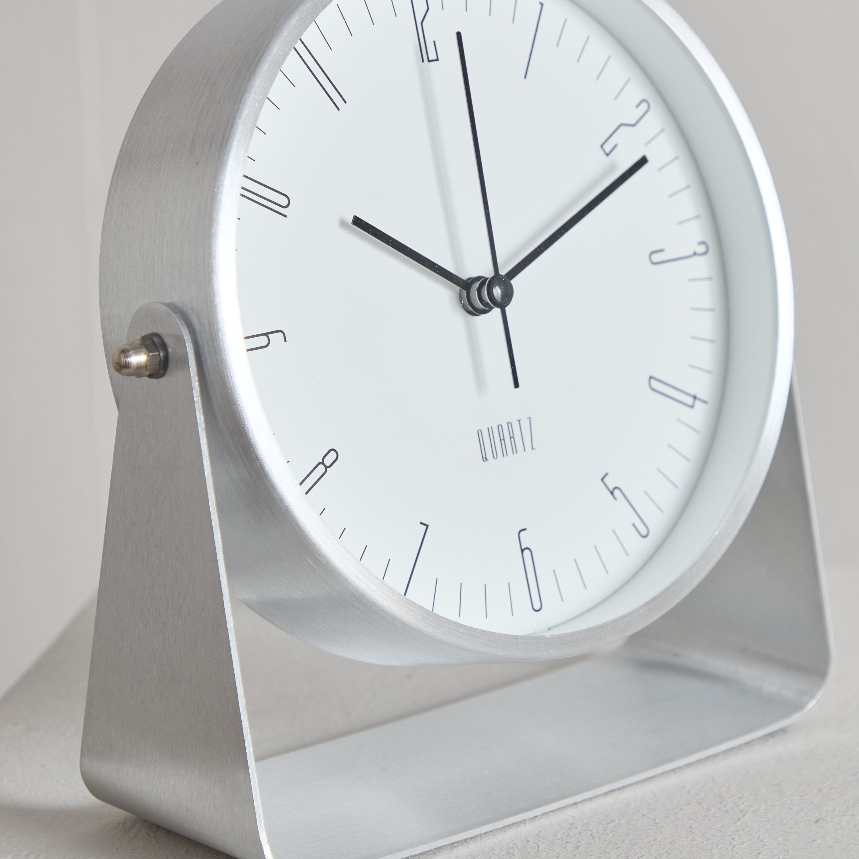 ساعة طاولة ألمونيوم من ماسون - 17.5x6x17.8 سم-hbxdiningroom-decorandaccessories-clocks-image-4