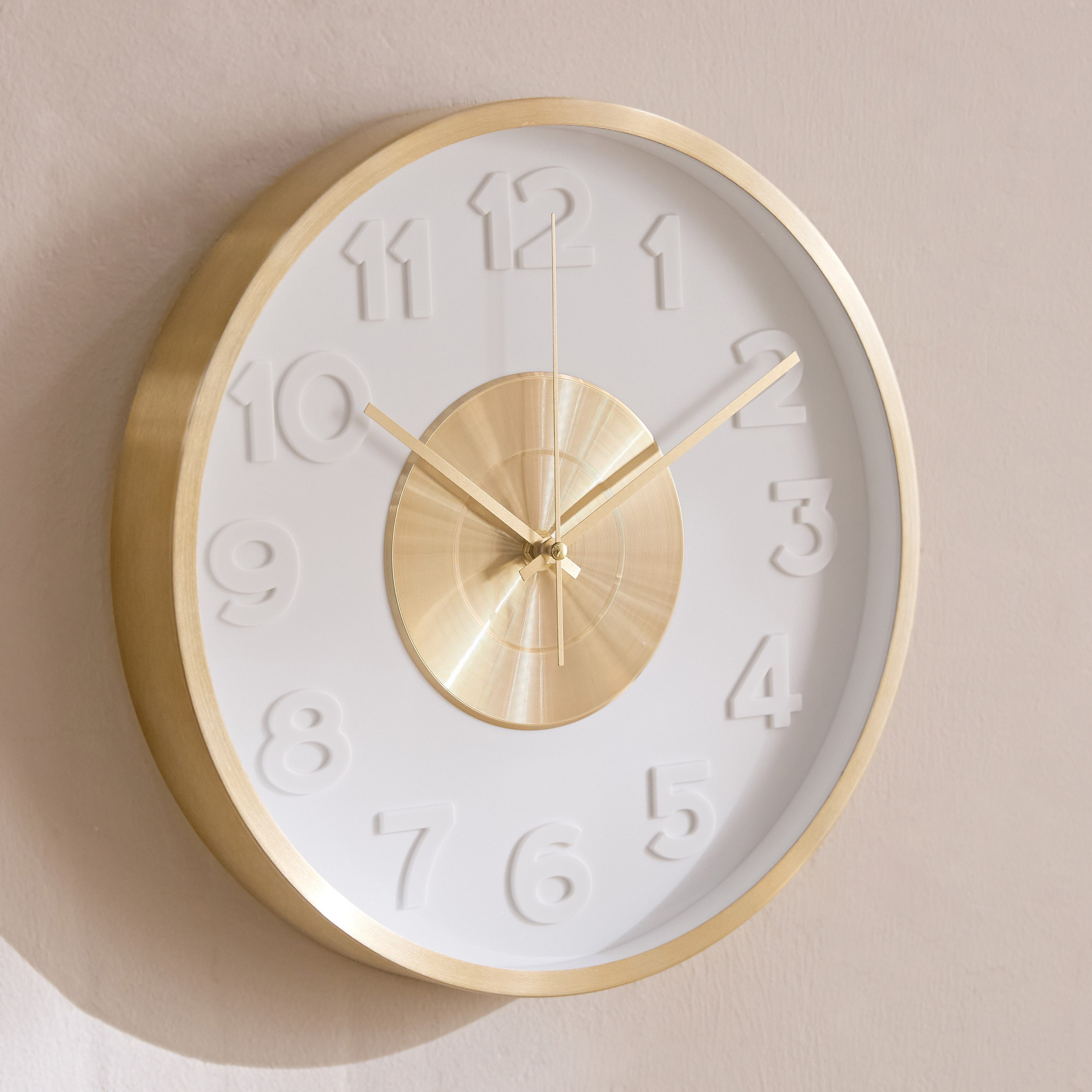 ساعة حائط ألومنيوم بإضاءة إل إي دي مع بطارية AA من من ماسون - 30x4.3 سم-hbxdiningroom-decorandaccessories-clocks-image-1