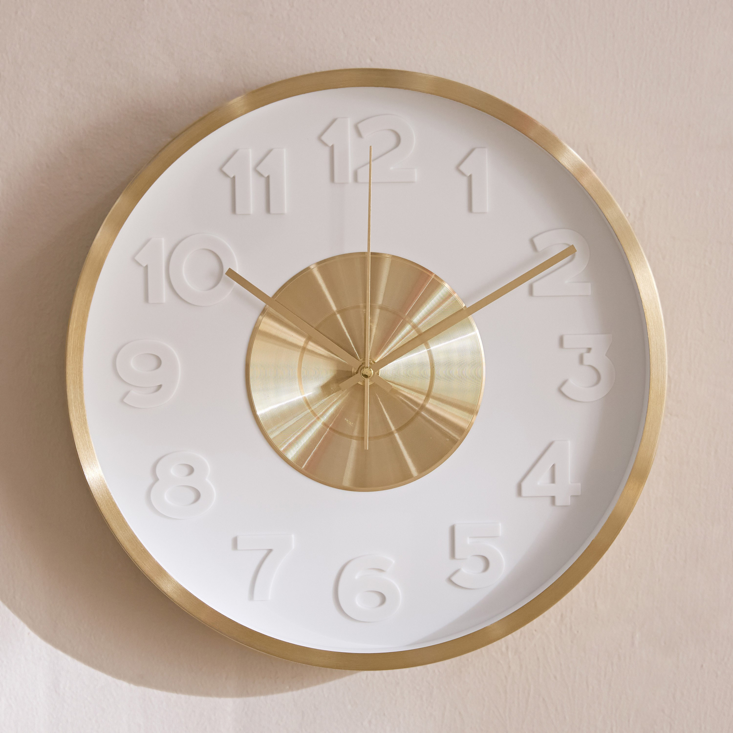 ساعة حائط ألومنيوم بإضاءة إل إي دي مع بطارية AA من من ماسون - 30x4.3 سم-hbxdiningroom-decorandaccessories-clocks-image-2
