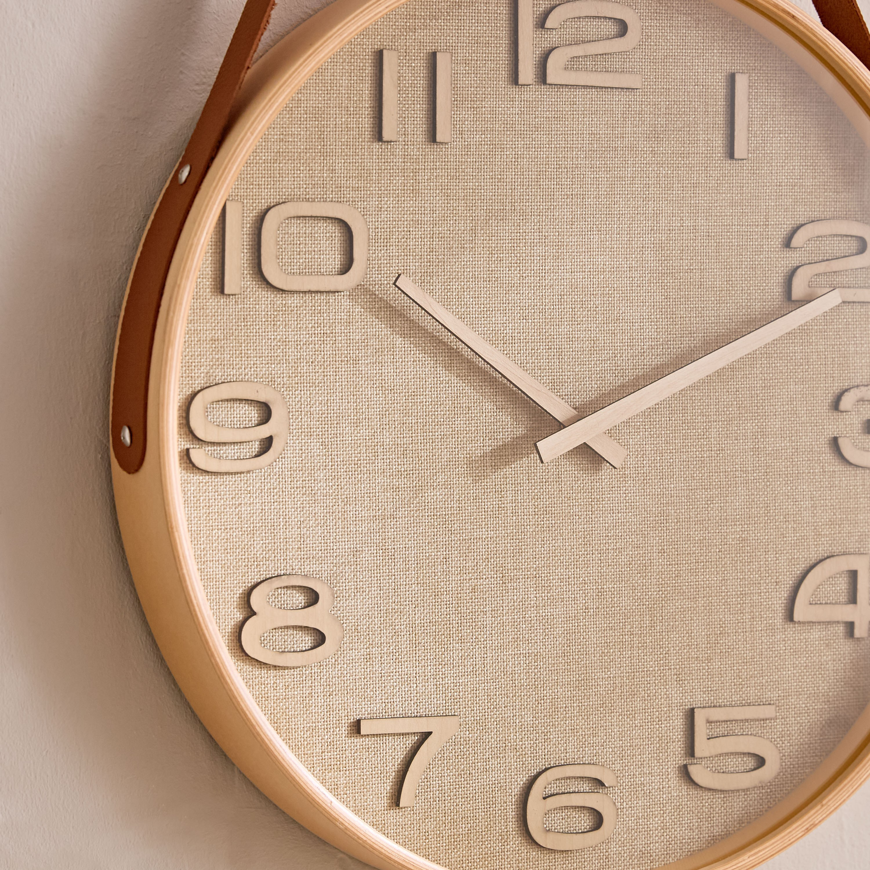 ساعة حائط خشب بحزام وأرقام ثلاثية الأبعاد من ماسون - 40.8x5x68 سم-hbxdiningroom-decorandaccessories-clocks-image-3