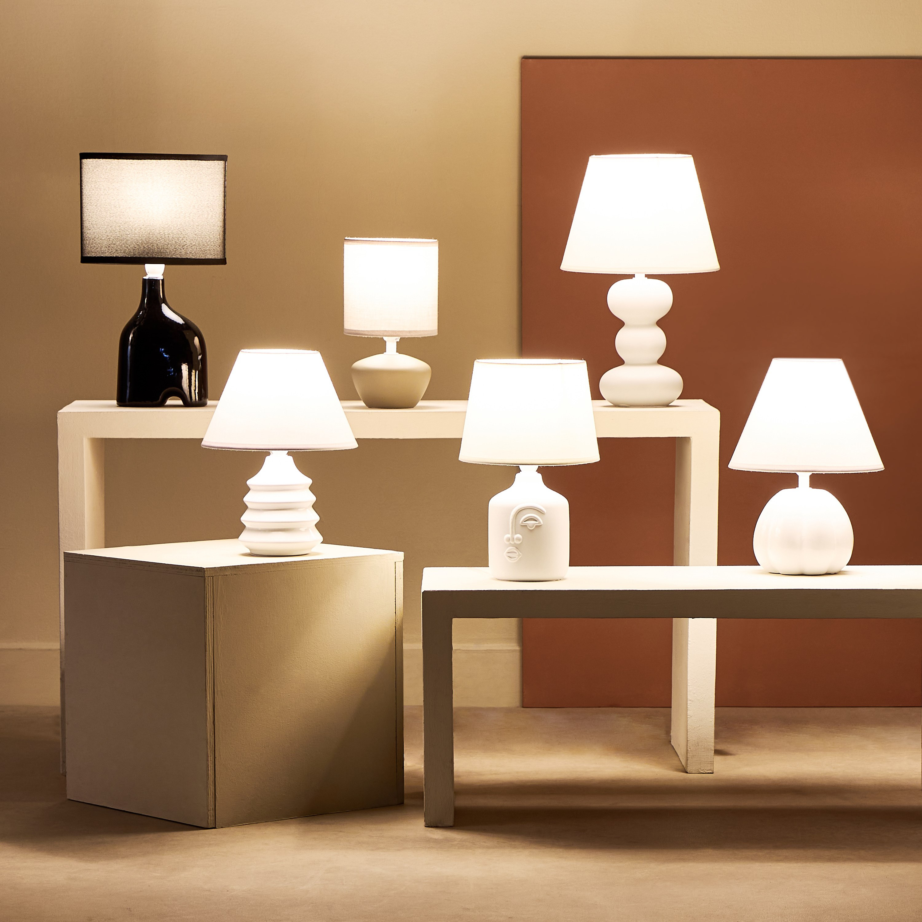 مصباح طاولة سيراميك بتصميم وجه من اليكس - 18x18x27 سم-PROMO_HB_AE_B1G1_250925-image-4