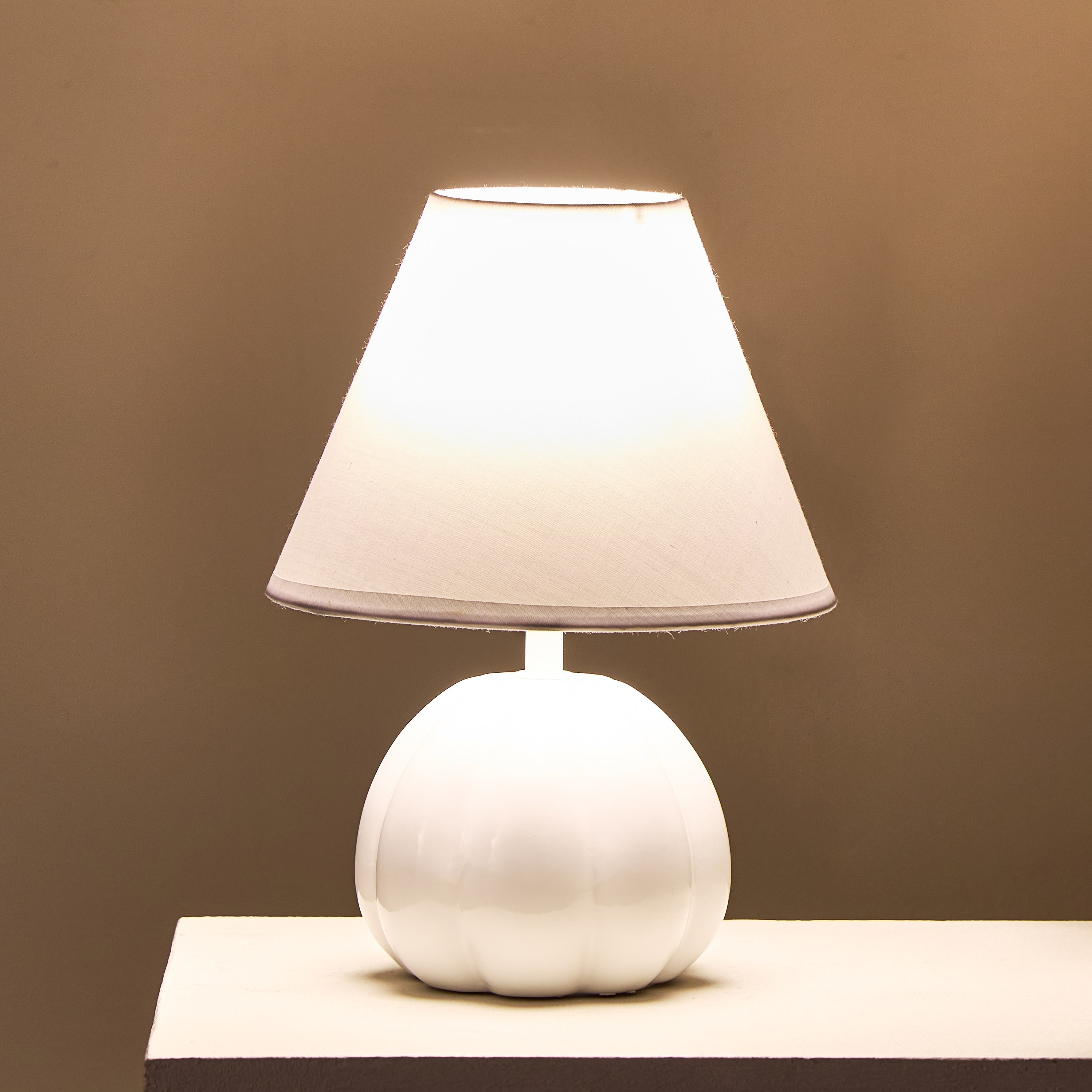 مصباح طاولة سيراميك بتصميم يقطين من أليكس - 20x20x27.5 سم-PROMO_HB_AE_B1G1_250925-image-2