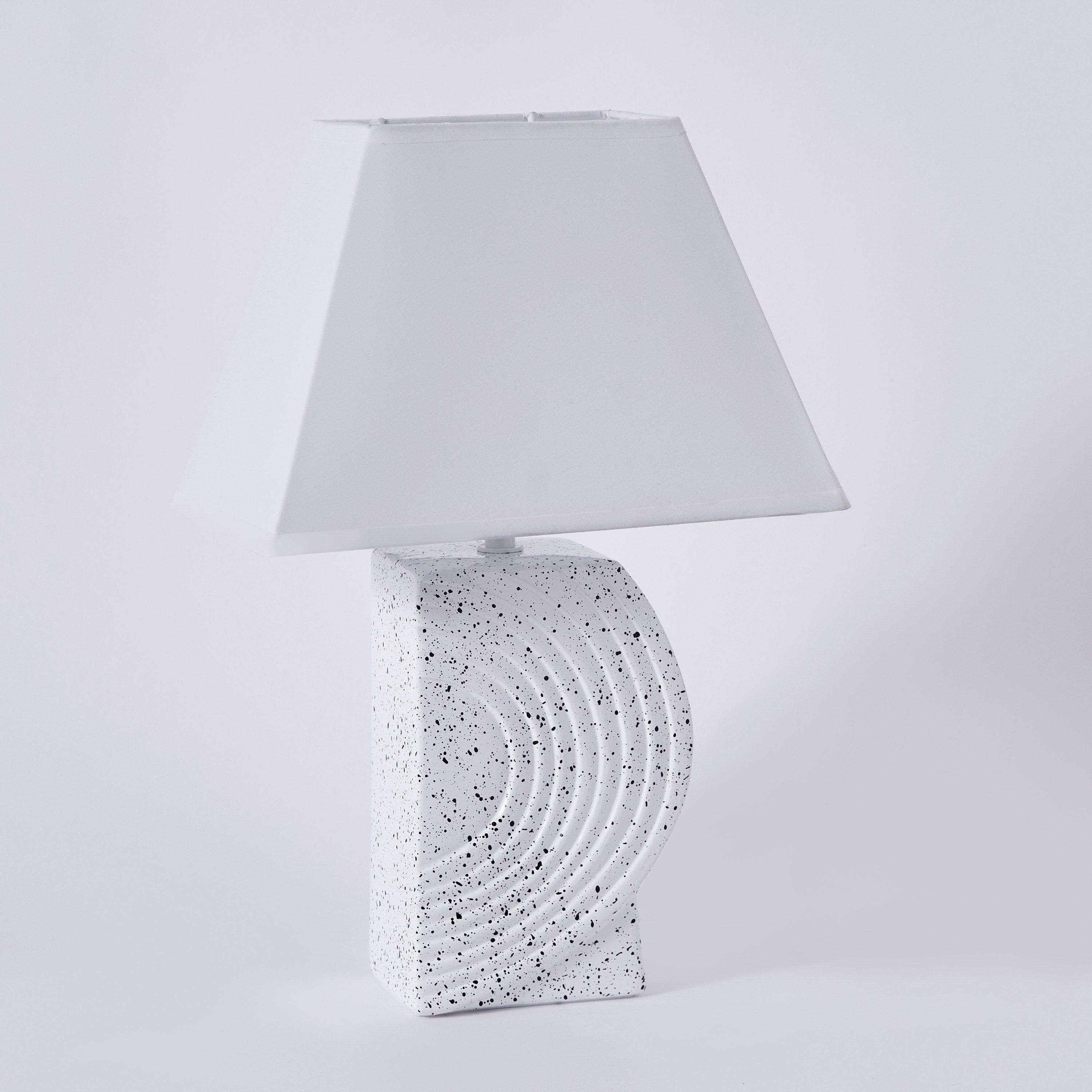 مصباح طاولة سيراميك بتصميم مودرن منقّط من أليكس - 25x15.5x37 سم-hbxbedroom-lighting-tablelamps-image-6