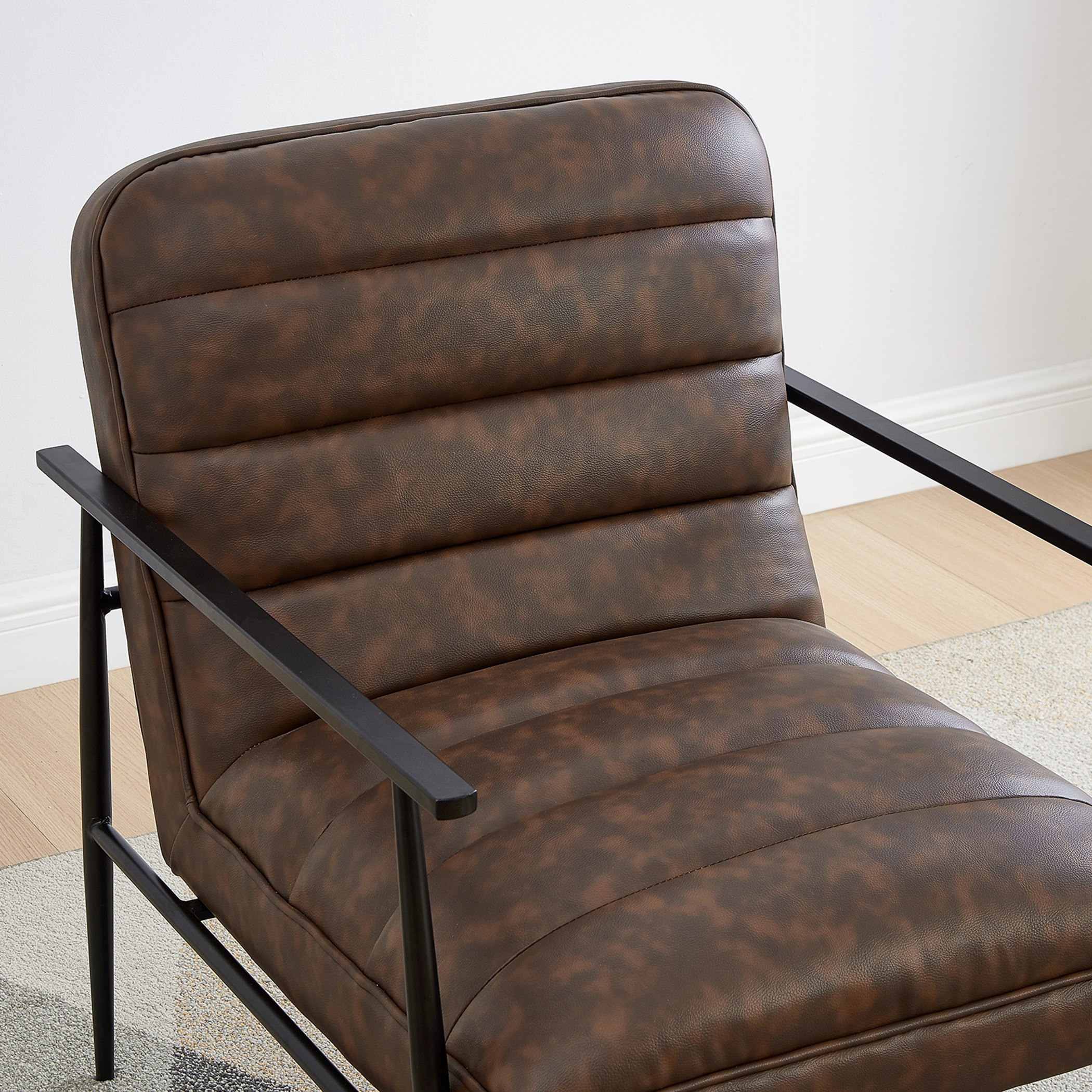 كرسي جلد صناعي من كوزمو-hbxlivingroom-sofasandarmchairs-easychairs-image-3