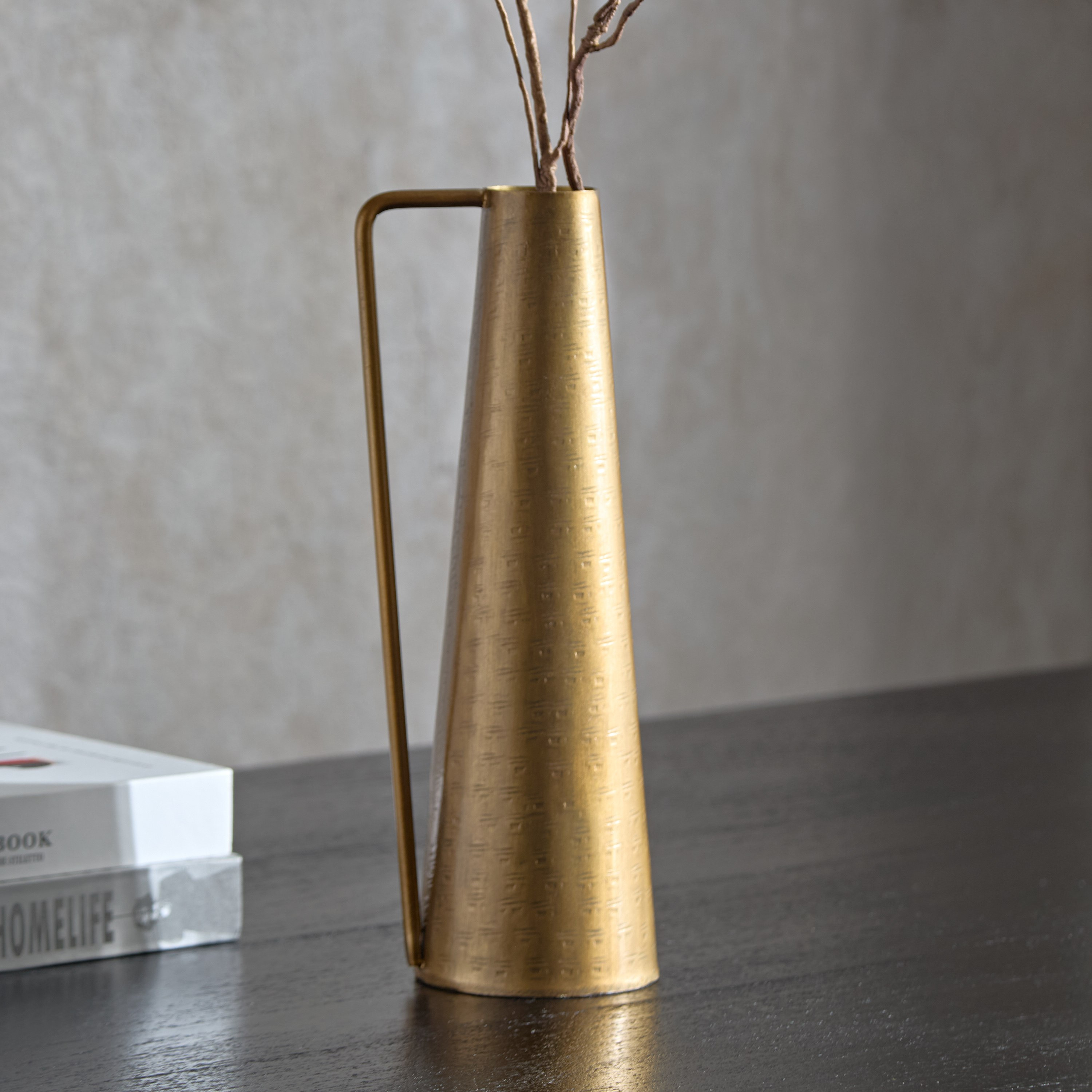 مزهرية أبريق رفيعة مطروقة معدنية من ليت- 8x8x27 سم-hbxbedroom-decorandaccessories-vases-image-1