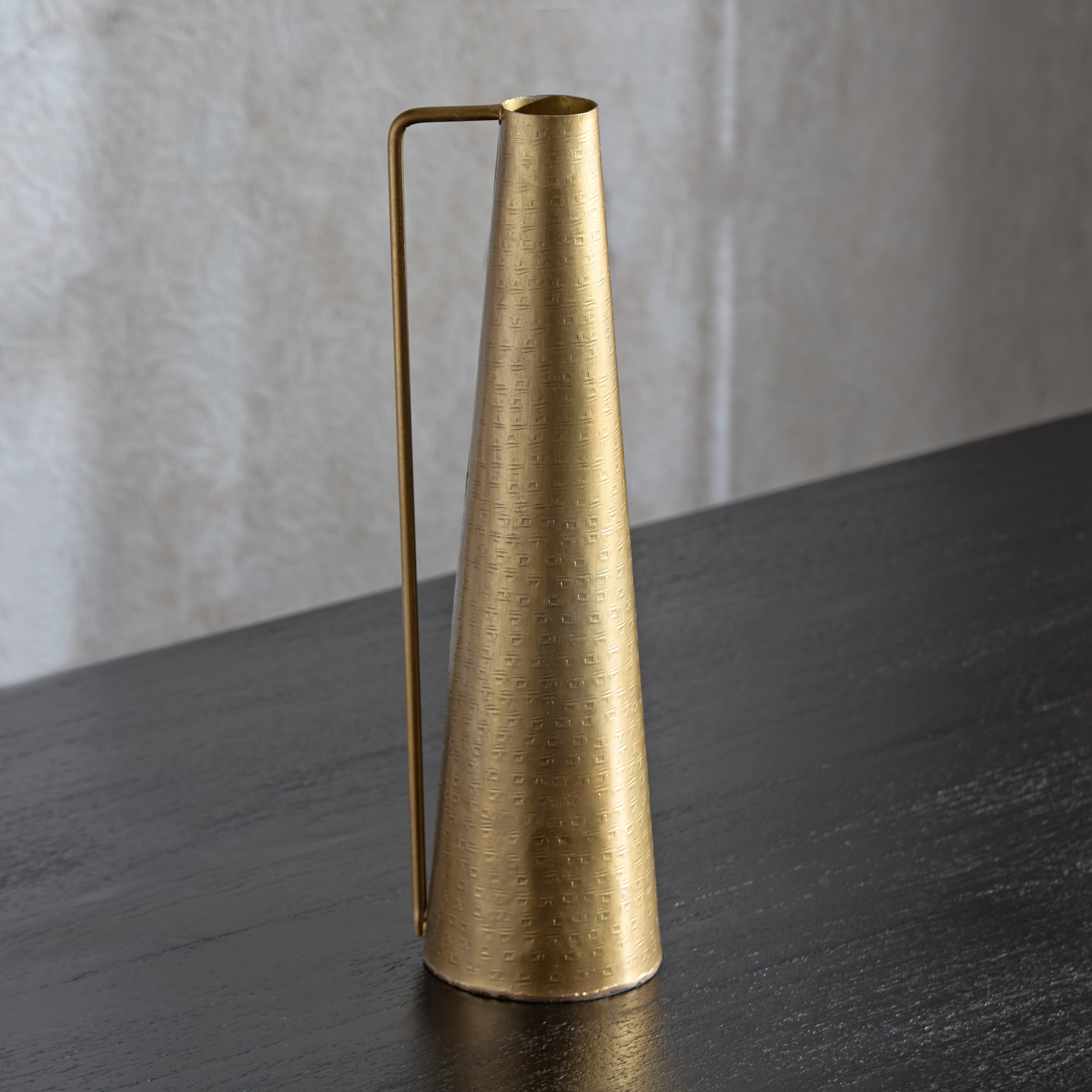 مزهرية أبريق رفيعة مطروقة معدنية مطروقة من ليت - 10x10x37 سم-hbxbedroom-decorandaccessories-vases-image-2